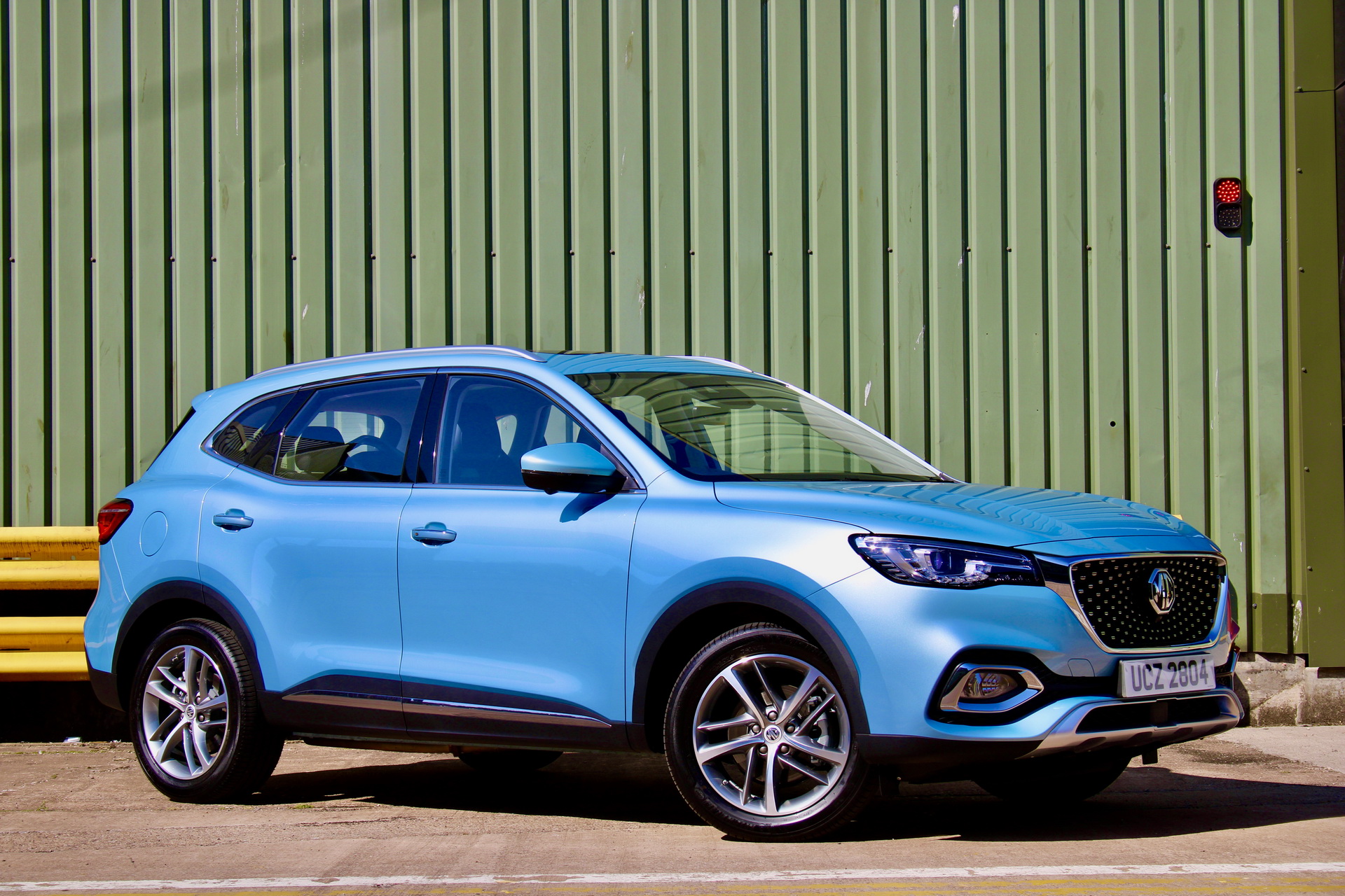 MG Unveils HS Plug-In Hybrid SUV, Priced From £29,995