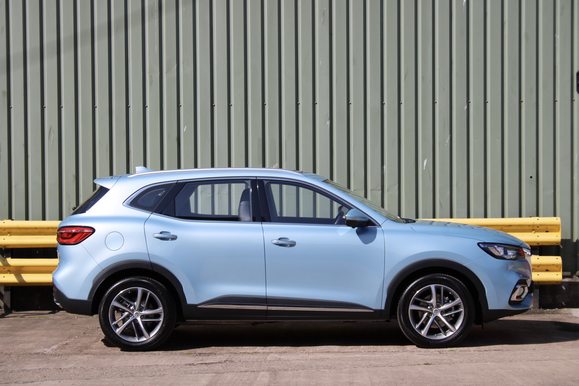 MG Unveils HS Plug-In Hybrid SUV, Priced From £29,995