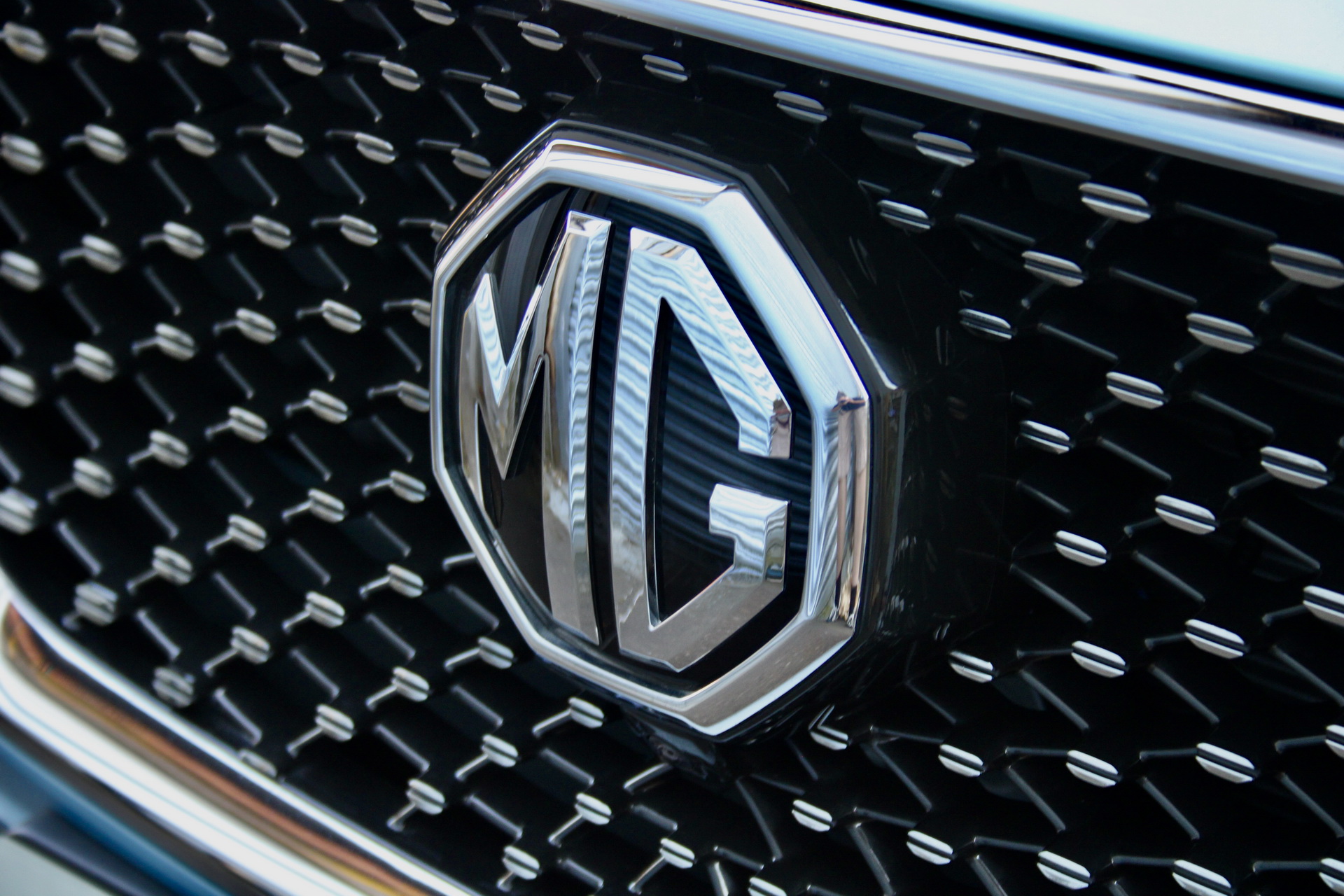 MG Unveils HS Plug-In Hybrid SUV, Priced From £29,995