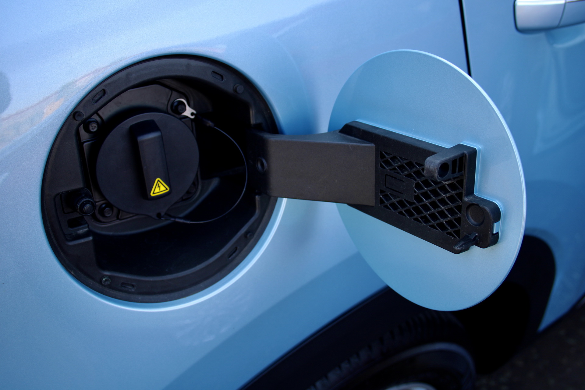 MG Unveils HS Plug-In Hybrid SUV, Priced From £29,995