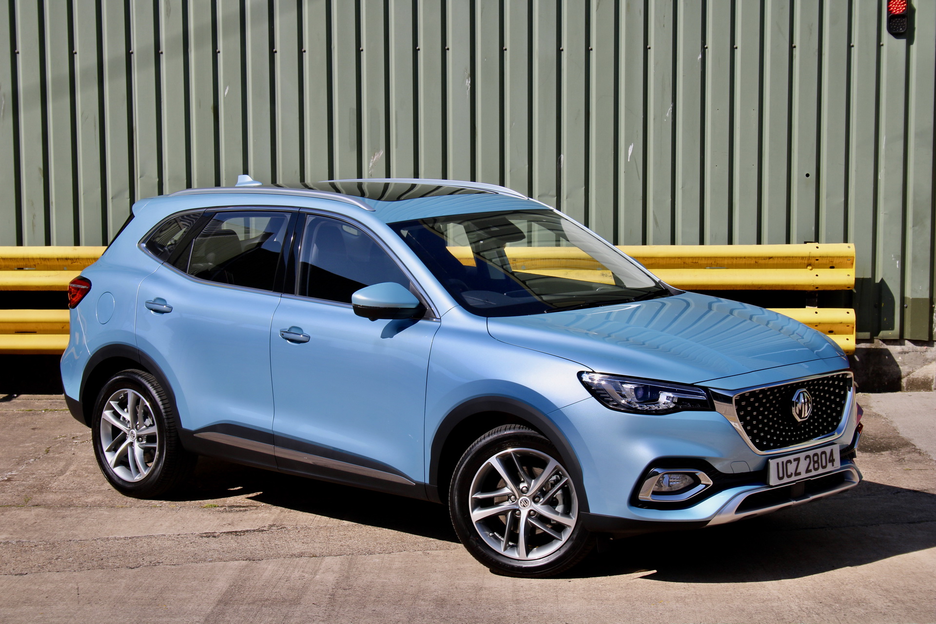 MG Unveils HS Plug-In Hybrid SUV, Priced From £29,995