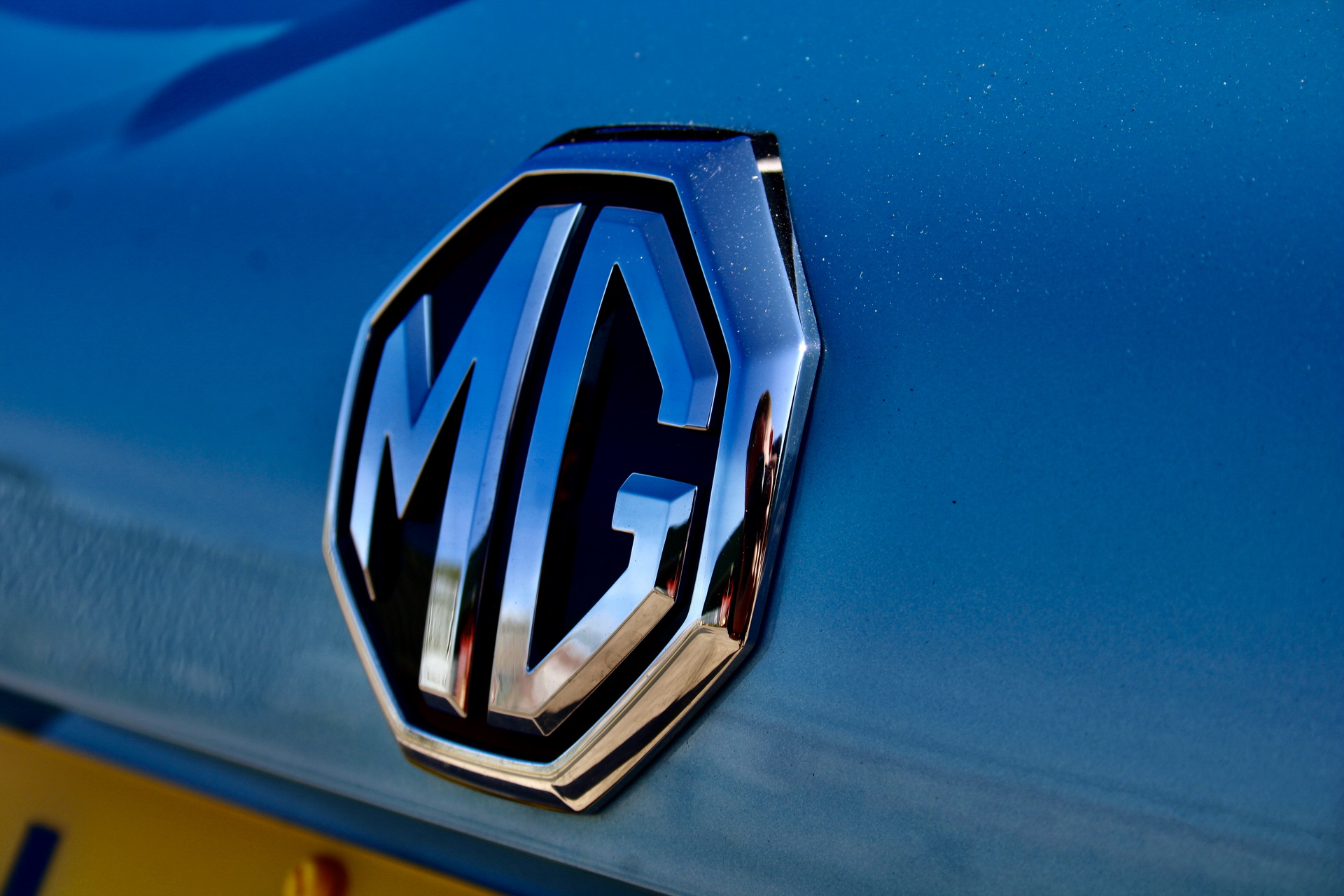 MG Unveils HS Plug-In Hybrid SUV, Priced From £29,995