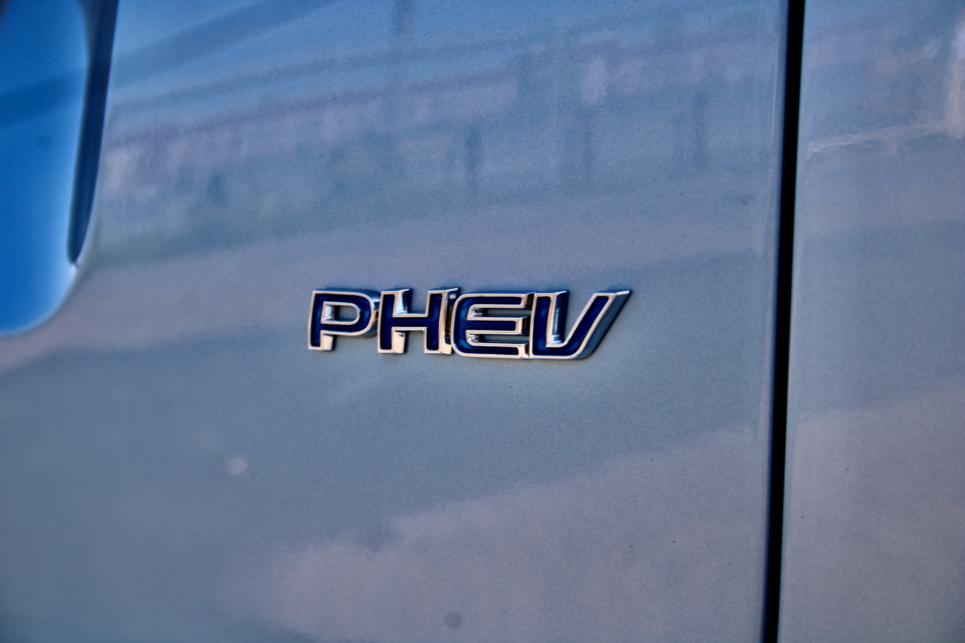 MG Unveils HS Plug-In Hybrid SUV, Priced From £29,995