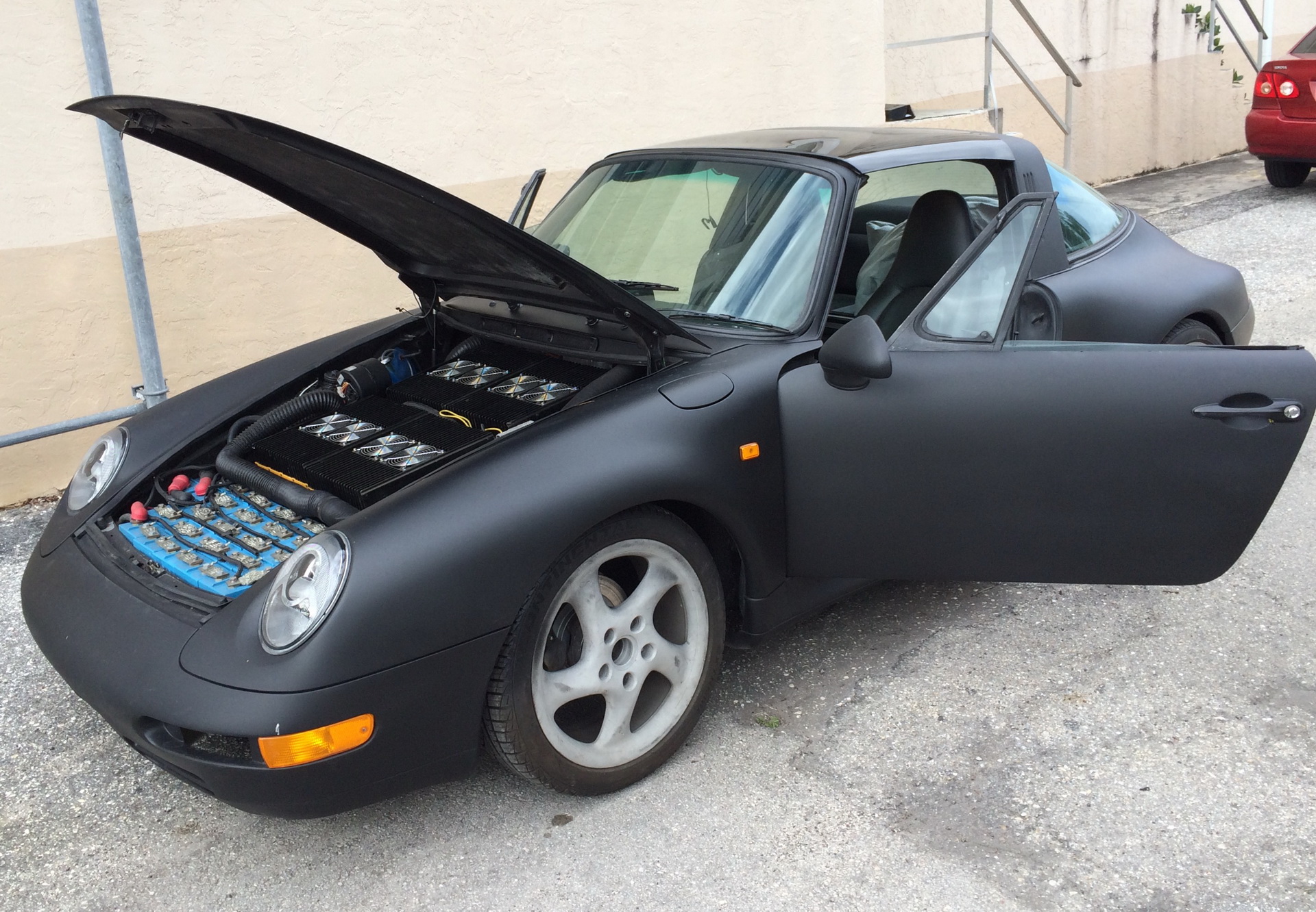 Purists, Looks Away: Electric Porsche 911 Combines 1975 Targa Frame With 993 Carrera Body