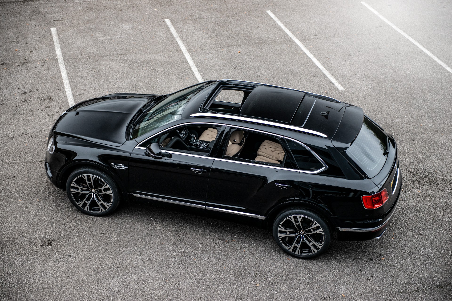 Project Kahn Will Sell You This Lightly-Modded Bentley Bentayga For £140,000