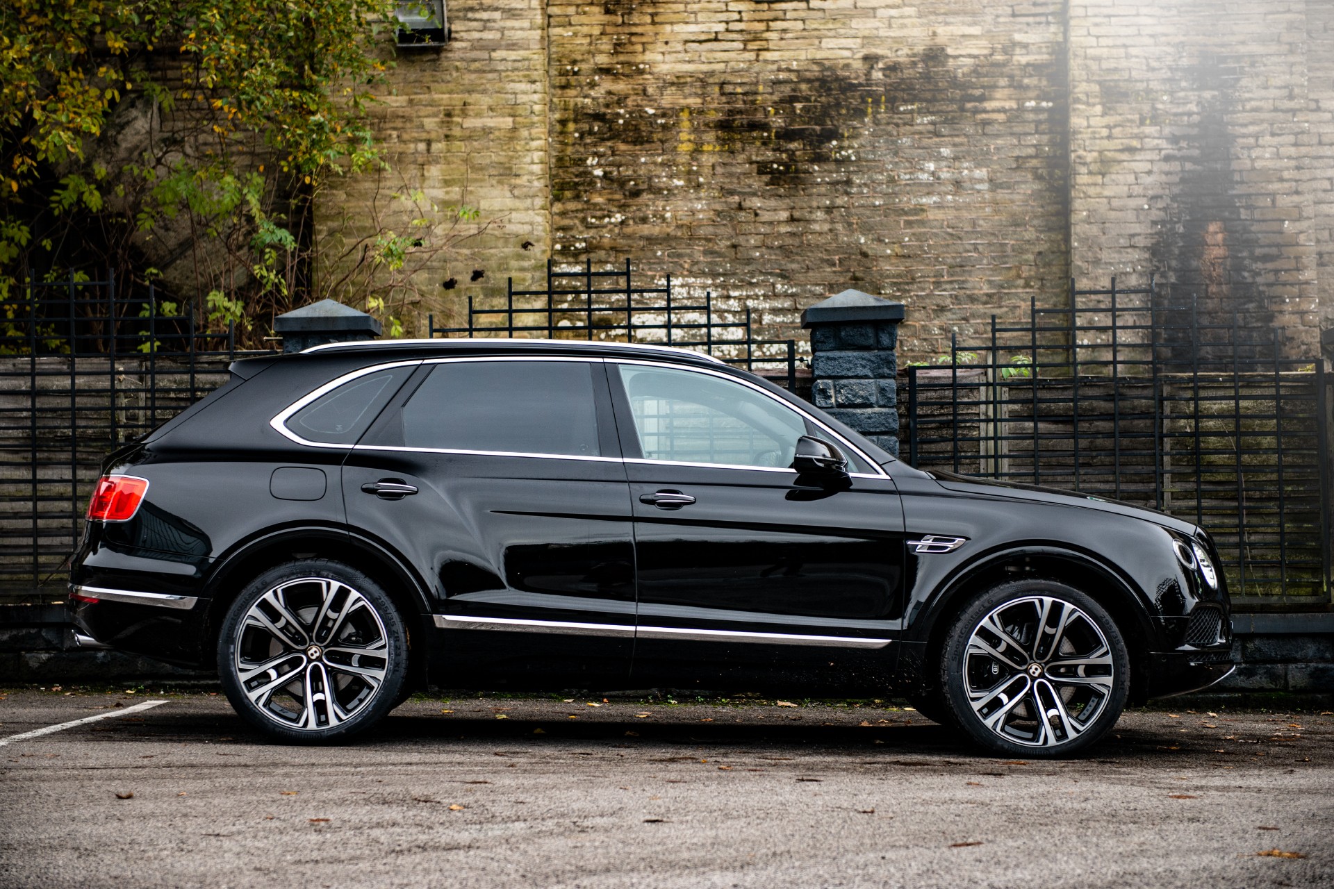 Project Kahn Will Sell You This Lightly-Modded Bentley Bentayga For £140,000