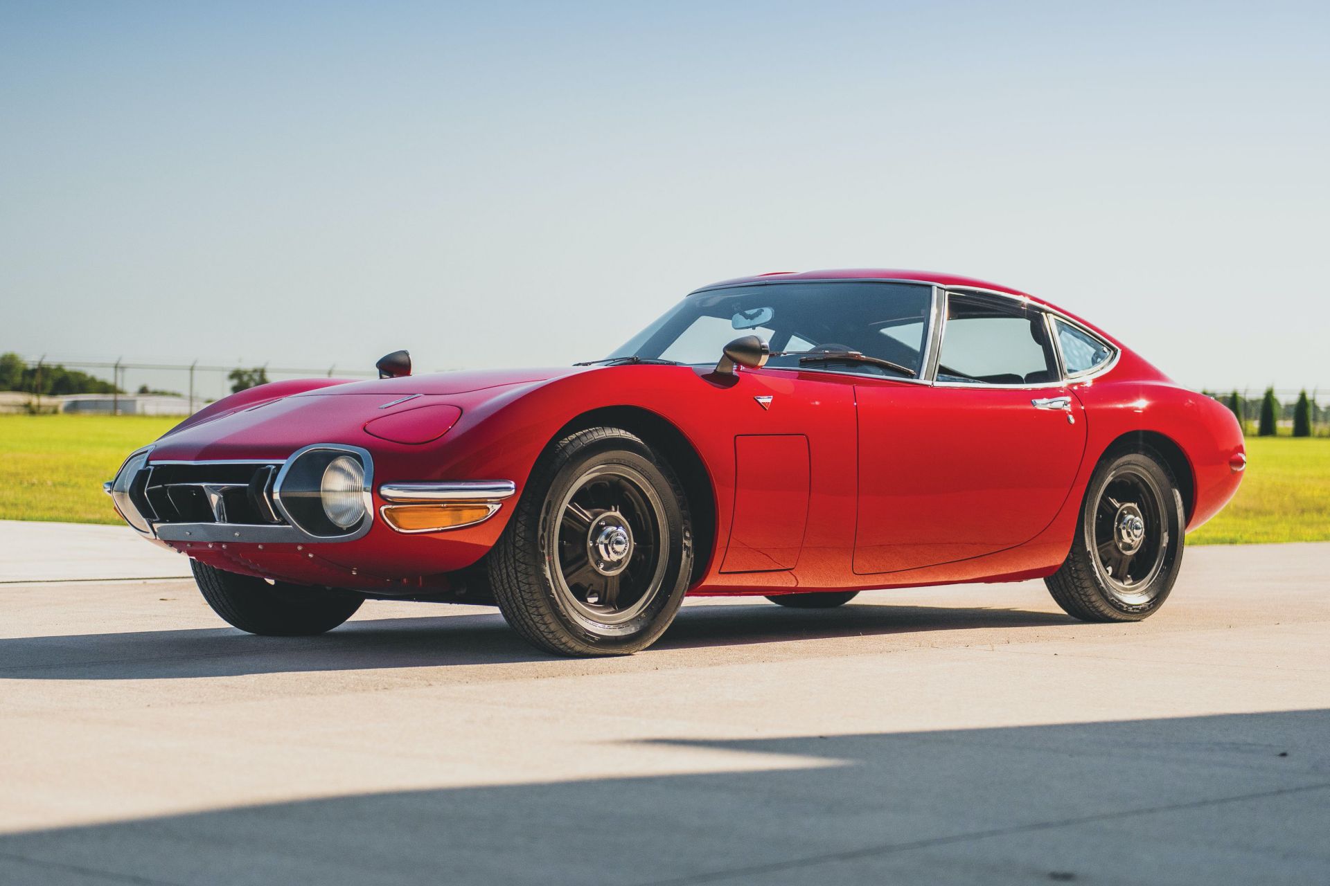 Ultra-Rare LHD 1967 Toyota 2000GT Racks Up $912k At Auction