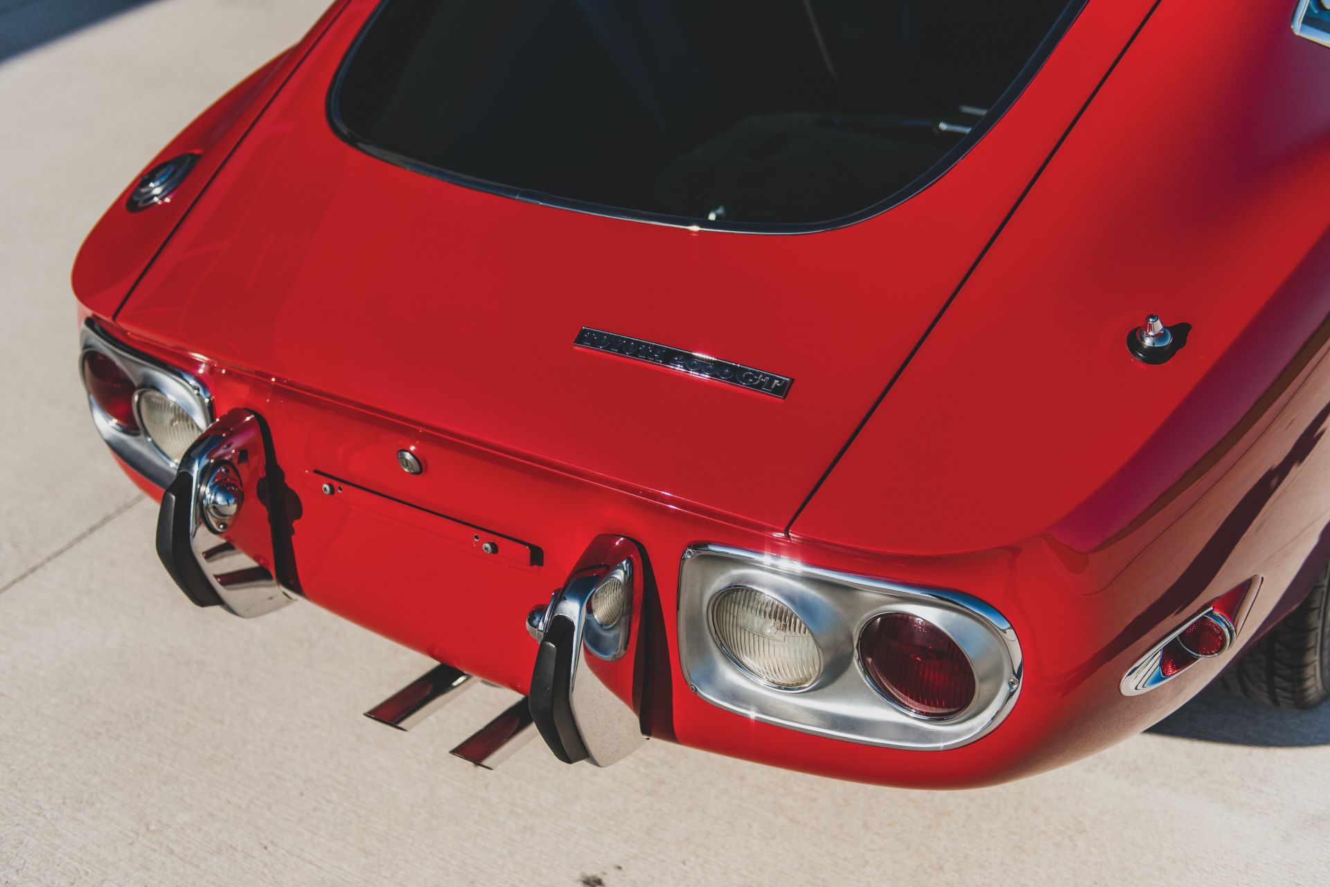 Ultra-Rare LHD 1967 Toyota 2000GT Racks Up $912k At Auction