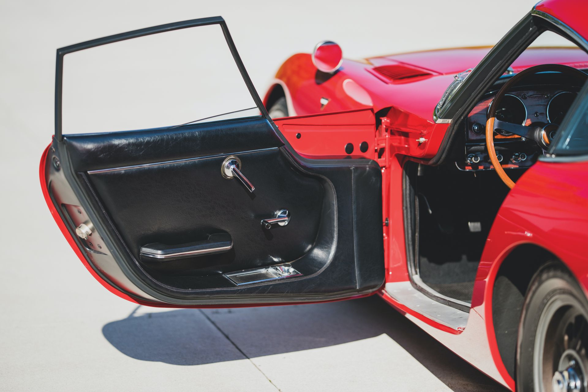 Ultra-Rare LHD 1967 Toyota 2000GT Racks Up $912k At Auction