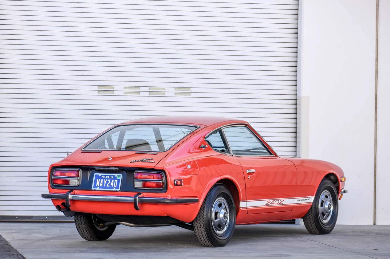 Low-Mileage, Fully Restored 1971 Datsun 240Z Goes For Six Figures