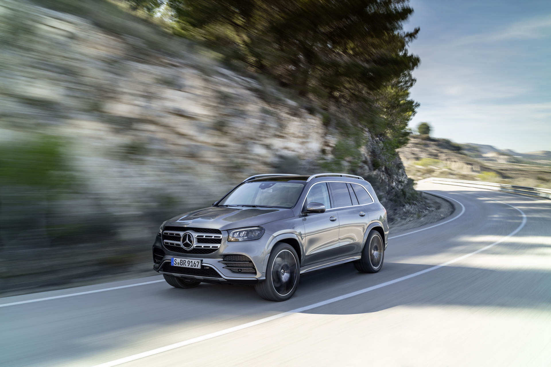 Mercedes-Benz GLE, GLS Recall Over Illuminated Star Logo Is More Serious Than It Sounds