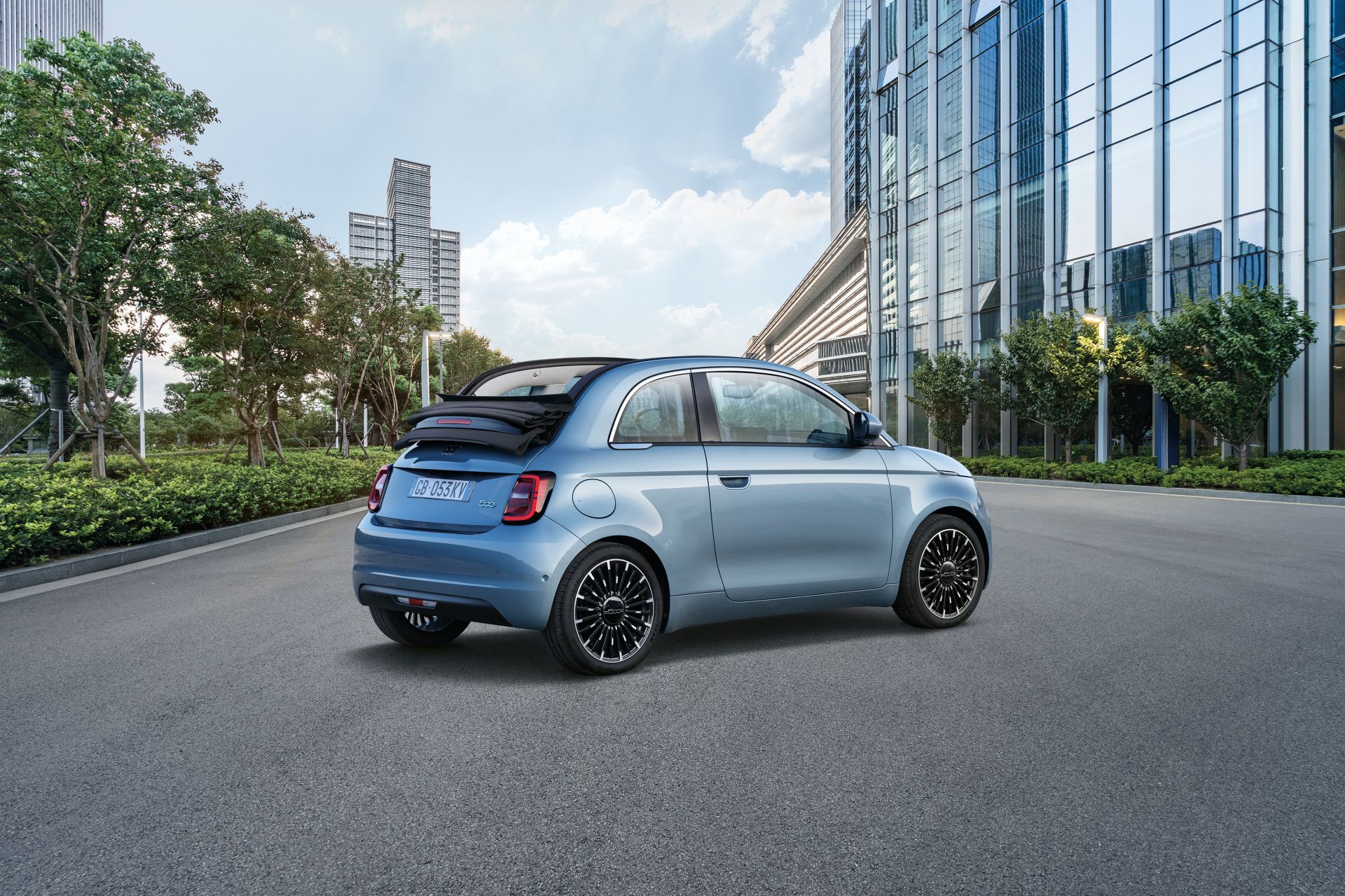 2021 Fiat 500 3+1 Is The Electric Mini’s Most Practical Variant With A Third Suicide Door