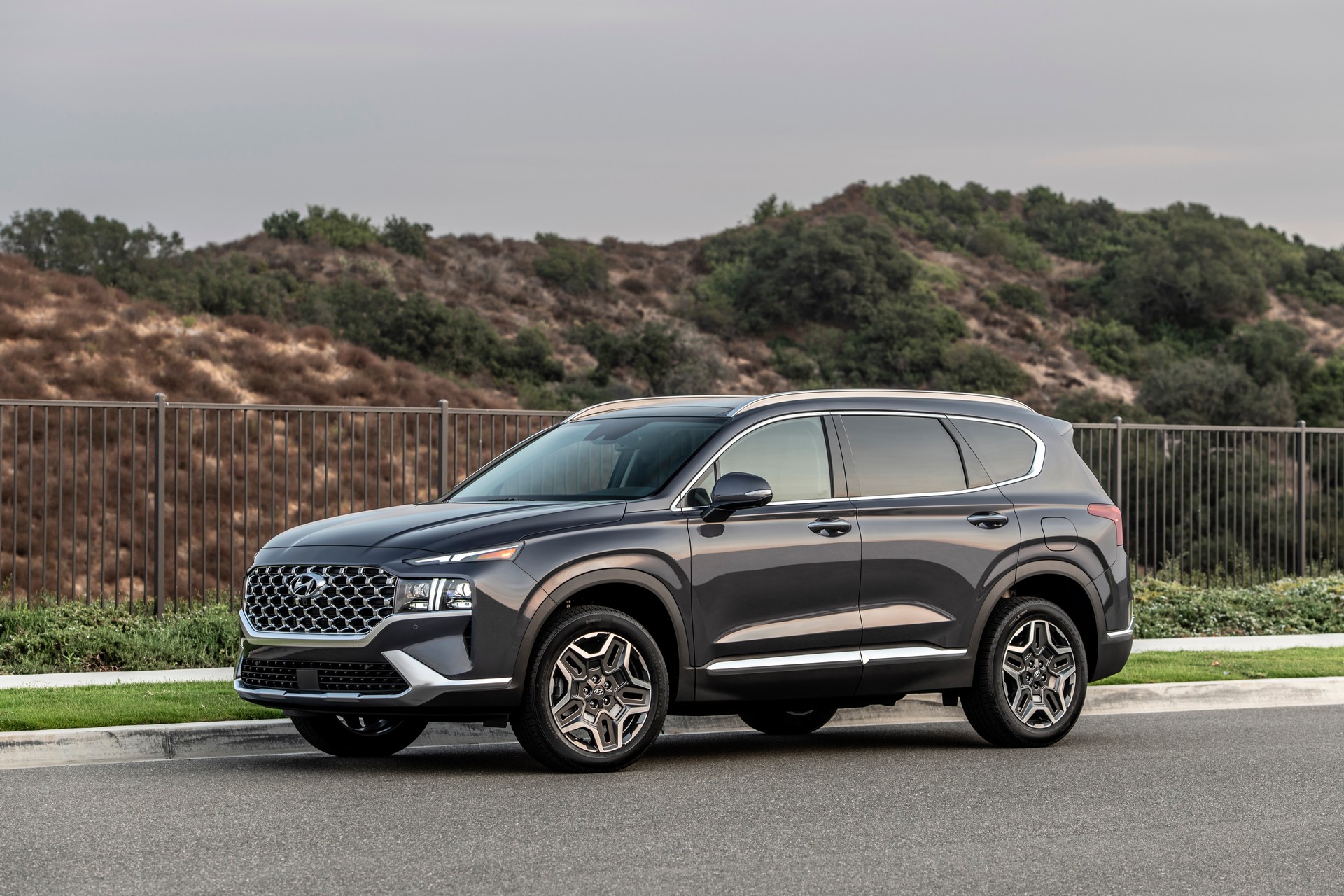 2021 Hyundai Santa Fe Gets Four New Engines In America, Including A Plug-In Hybrid