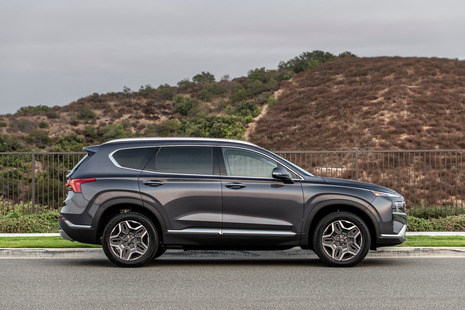 2021 Hyundai Santa Fe Gets Four New Engines In America, Including A Plug-In Hybrid