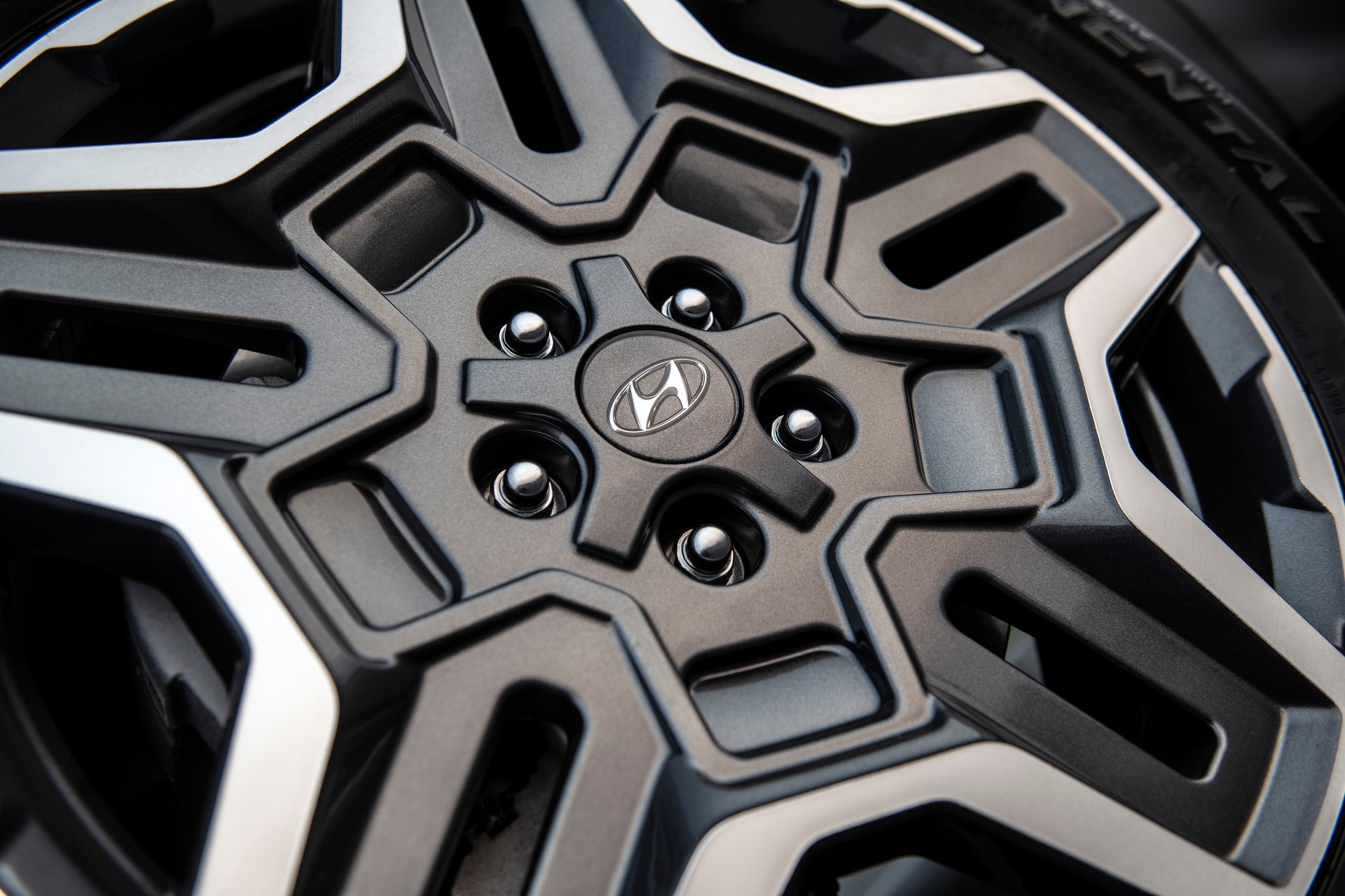 2021 Hyundai Santa Fe Gets Four New Engines In America, Including A Plug-In Hybrid