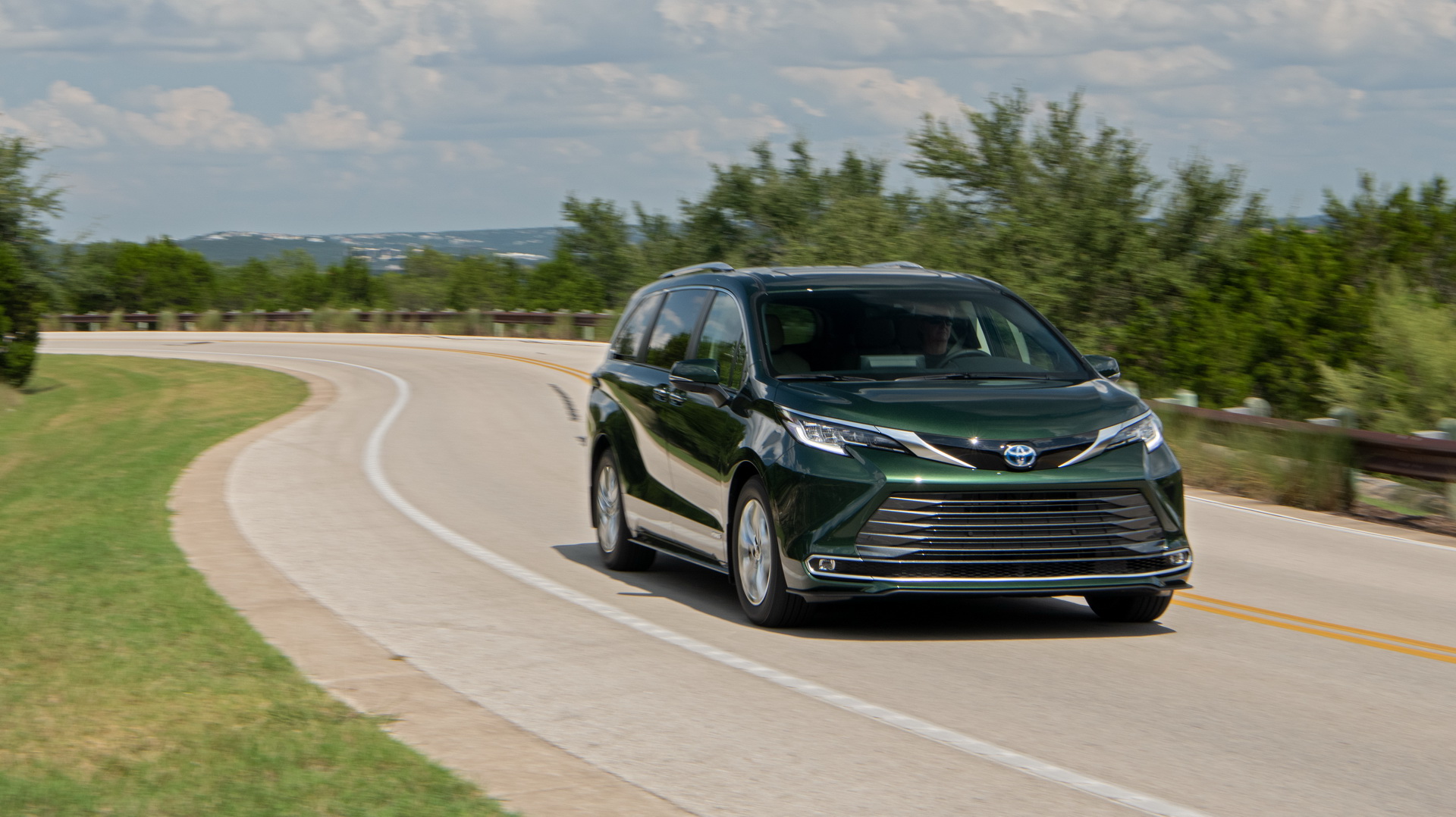 2021 Toyota Sienna Hybrid Launching Next Month From $34,460