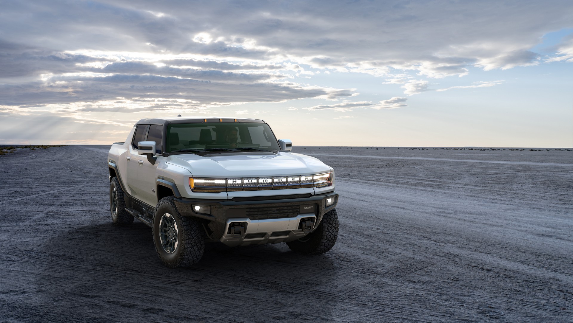 The 2022 GMC Hummer EV Boasts Lockers And Up To 15.9 Inches Of Ground Clearance