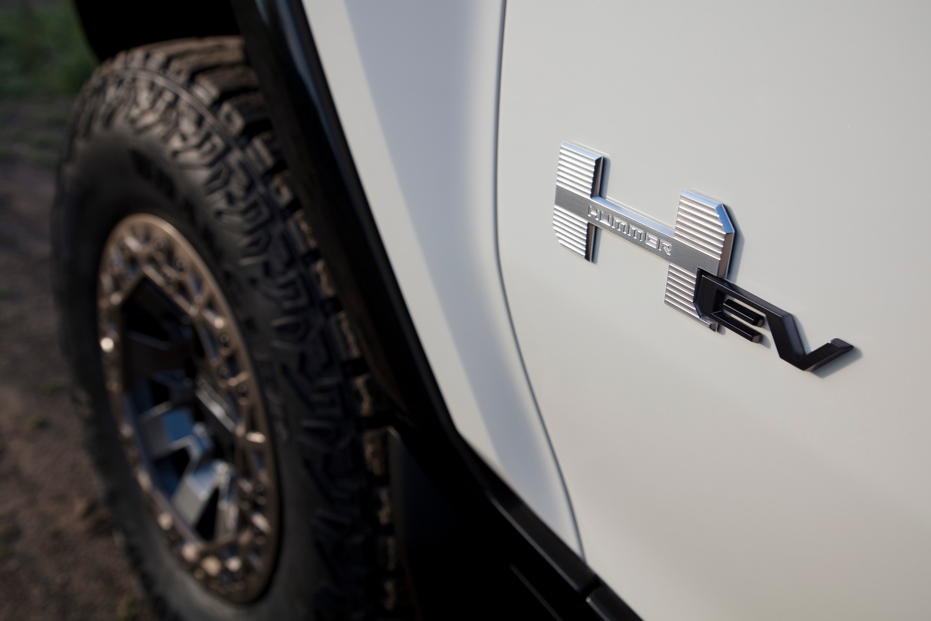 The 2022 GMC Hummer EV Boasts Lockers And Up To 15.9 Inches Of Ground Clearance