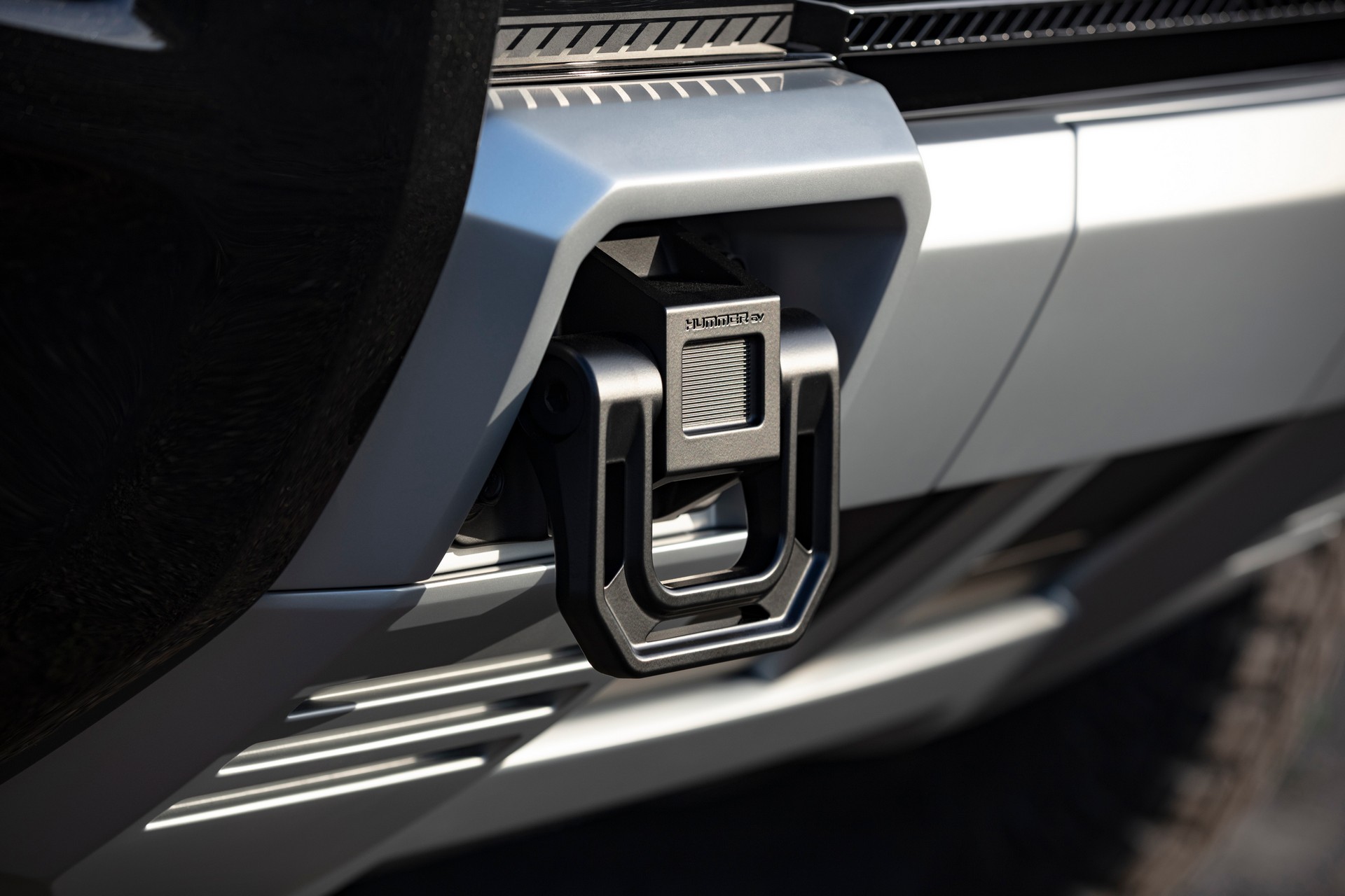 The 2022 GMC Hummer EV Boasts Lockers And Up To 15.9 Inches Of Ground Clearance