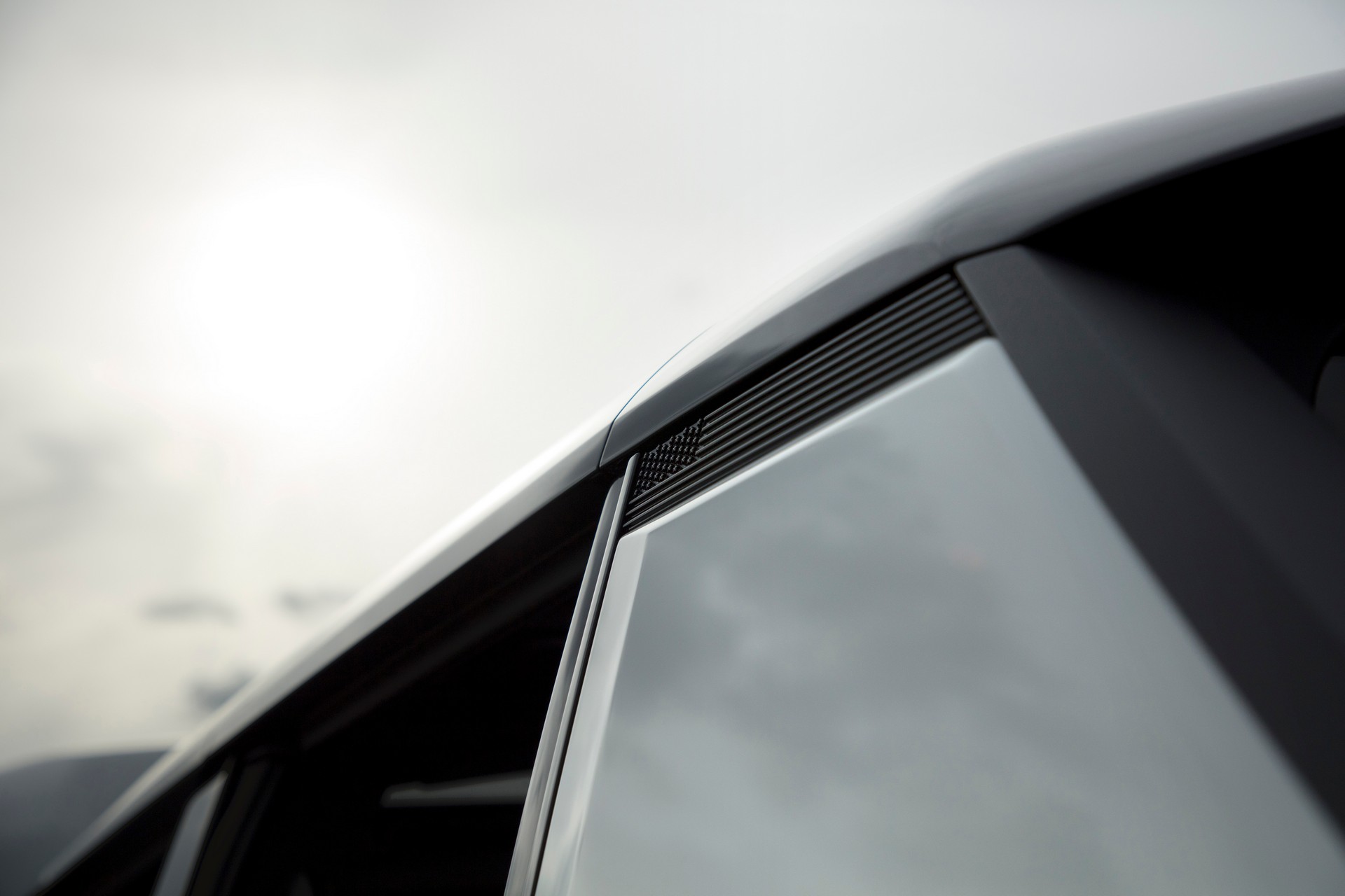 The 2022 GMC Hummer EV Boasts Lockers And Up To 15.9 Inches Of Ground Clearance