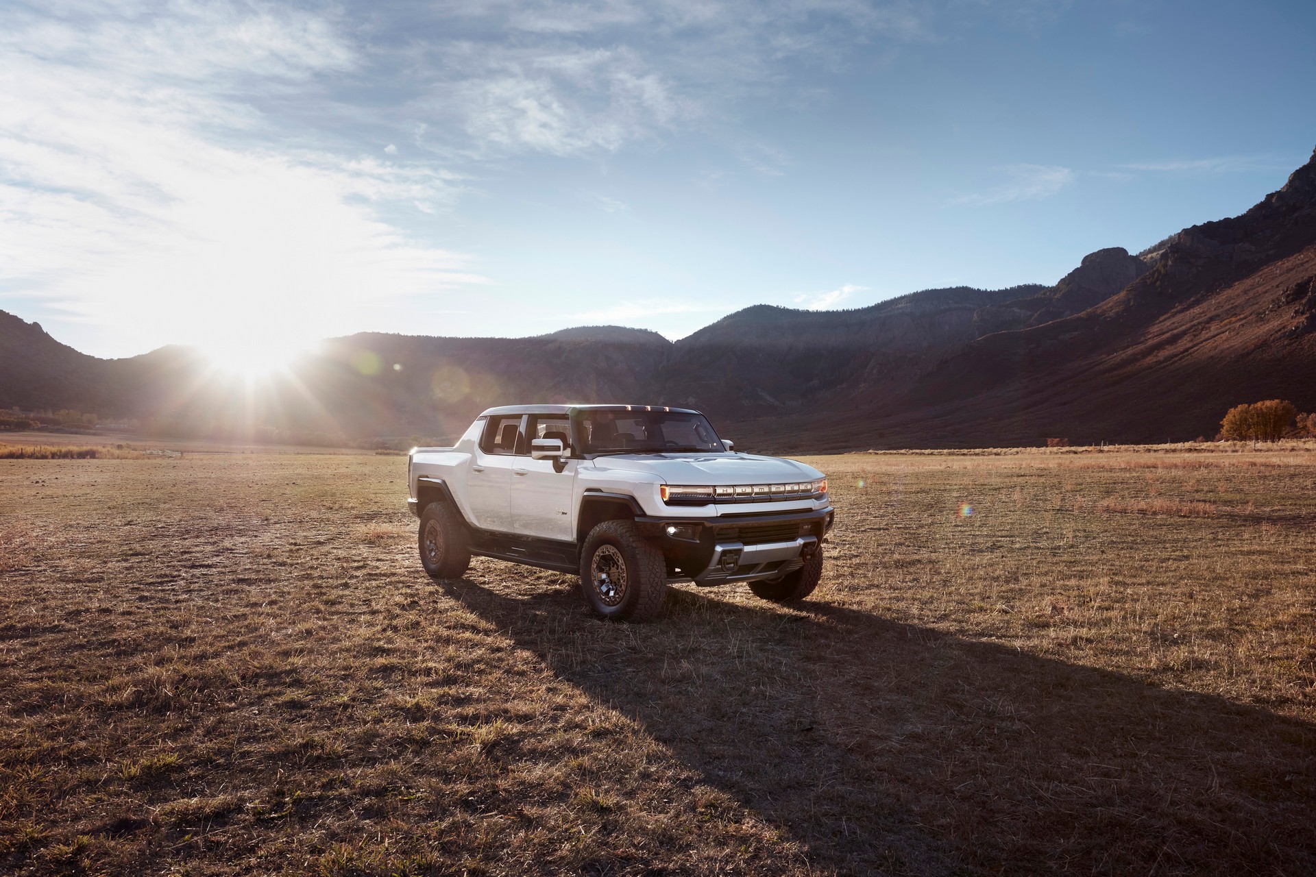 The 2022 GMC Hummer EV Boasts Lockers And Up To 15.9 Inches Of Ground Clearance