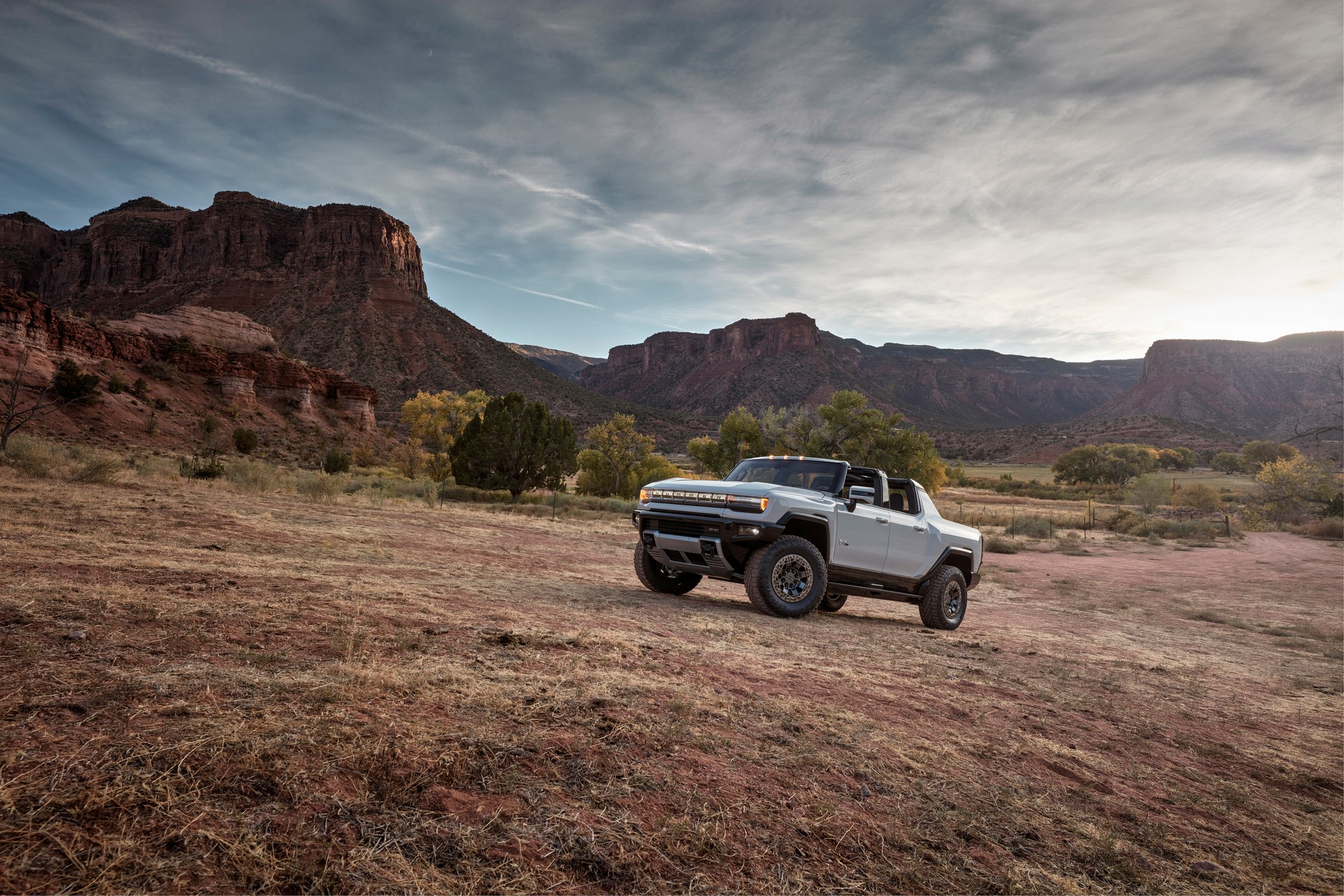 The 2022 GMC Hummer EV Boasts Lockers And Up To 15.9 Inches Of Ground Clearance