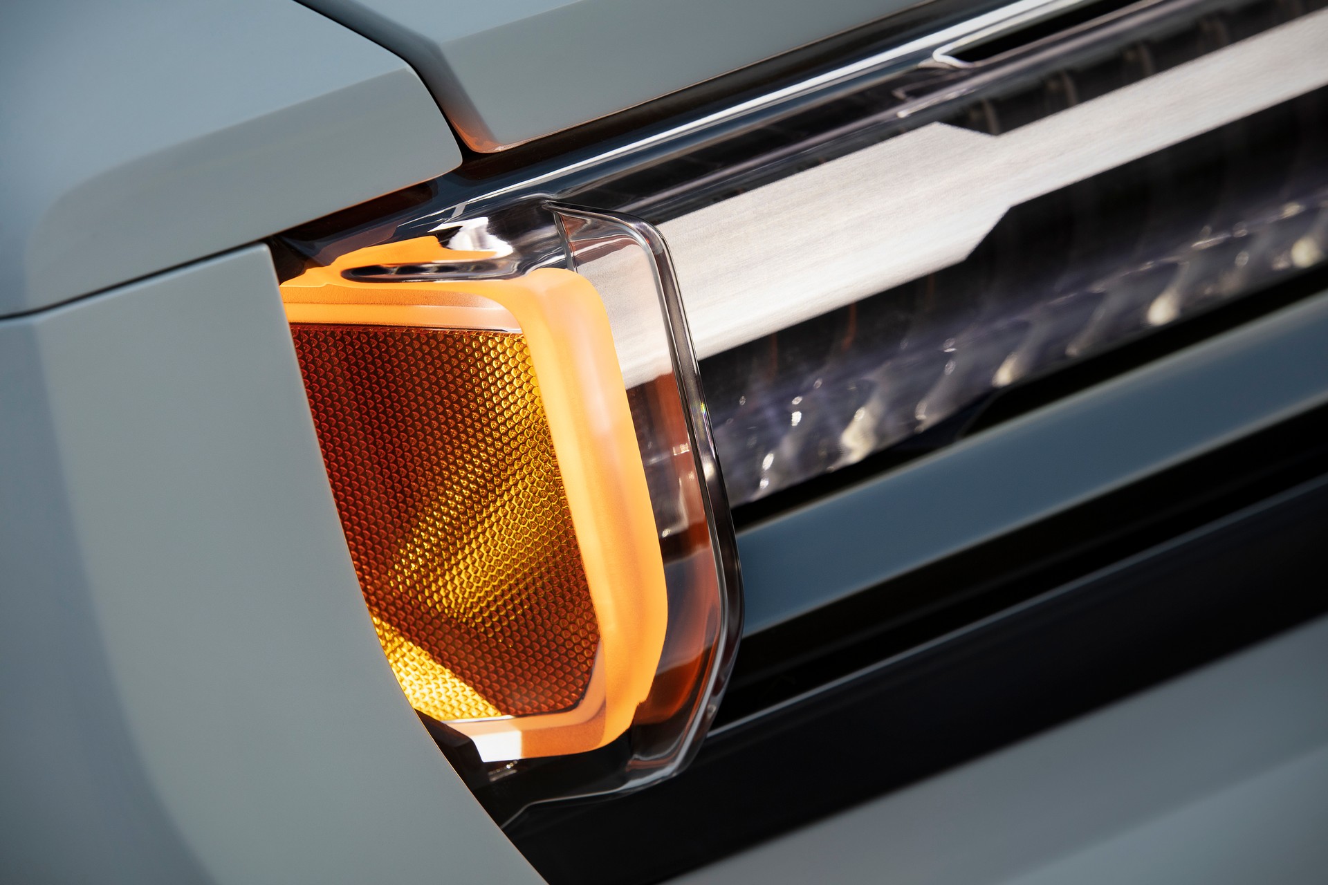 The 2022 GMC Hummer EV Boasts Lockers And Up To 15.9 Inches Of Ground Clearance