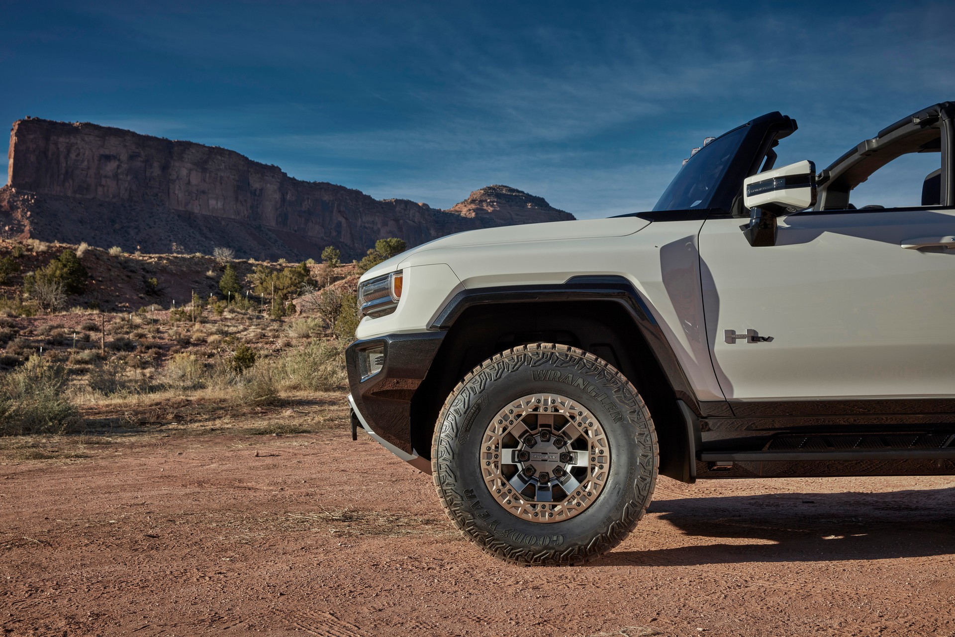 The 2022 GMC Hummer EV Boasts Lockers And Up To 15.9 Inches Of Ground Clearance