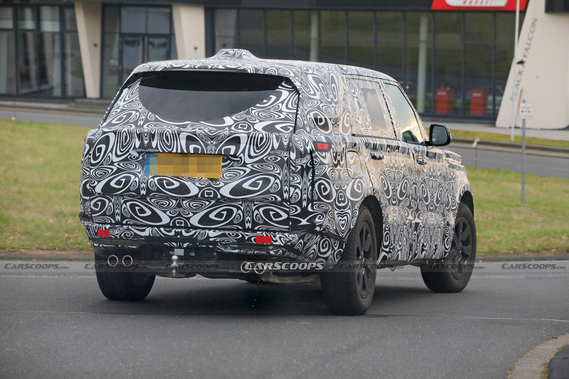 Land Rover Brings A Range Rover LWB Prototype To The ‘Ring