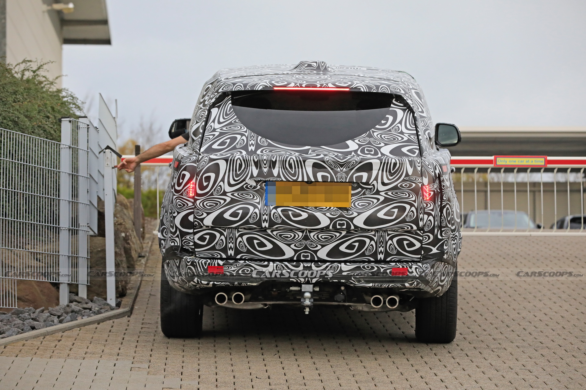 Land Rover Brings A Range Rover LWB Prototype To The ‘Ring