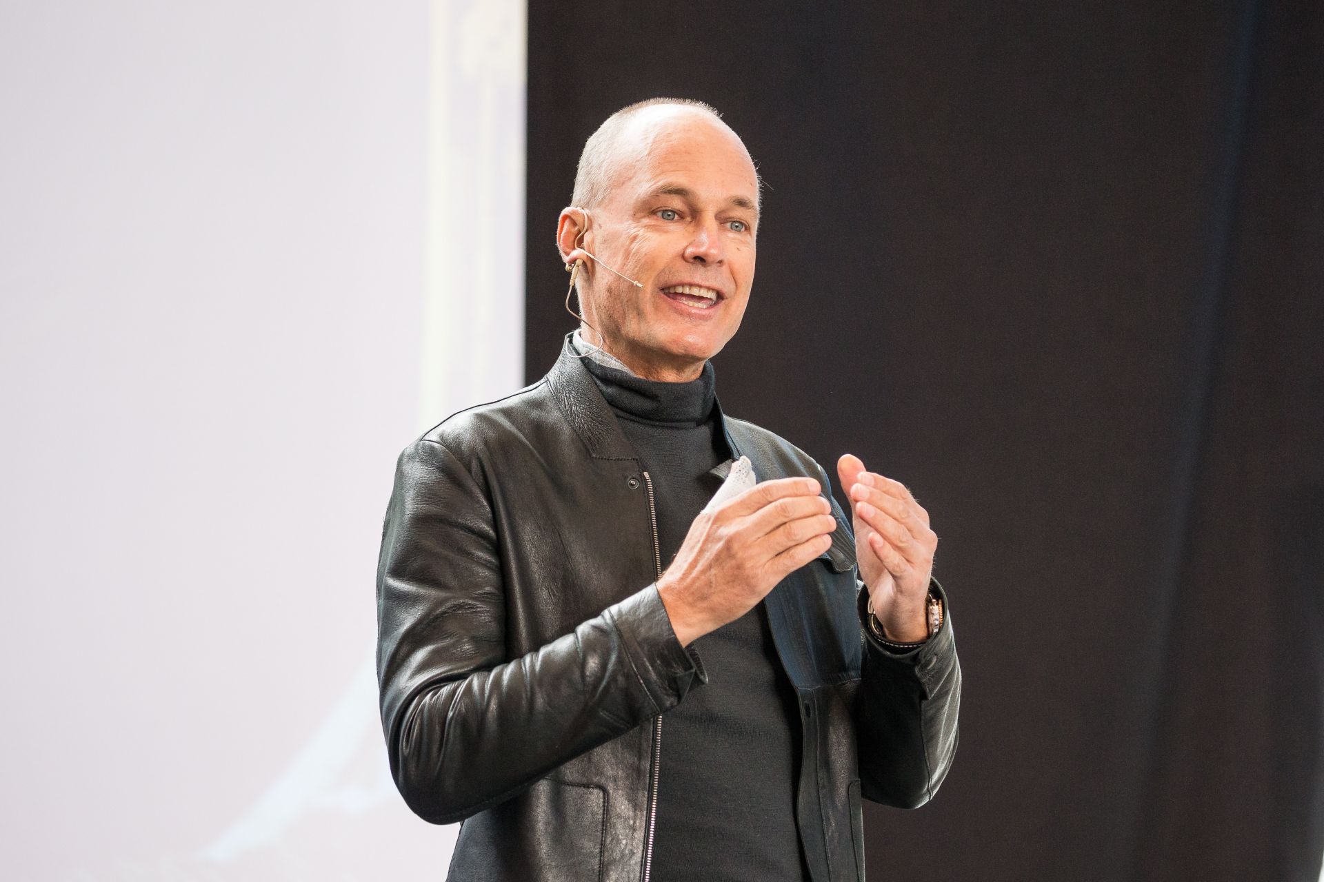 Hyundai Xcient Debuts As The World’s First Mass-Produced Fuel Cell Electric Heavy-Duty Truck