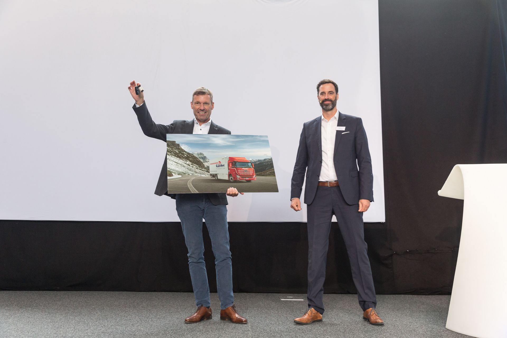 Hyundai Xcient Debuts As The World’s First Mass-Produced Fuel Cell Electric Heavy-Duty Truck