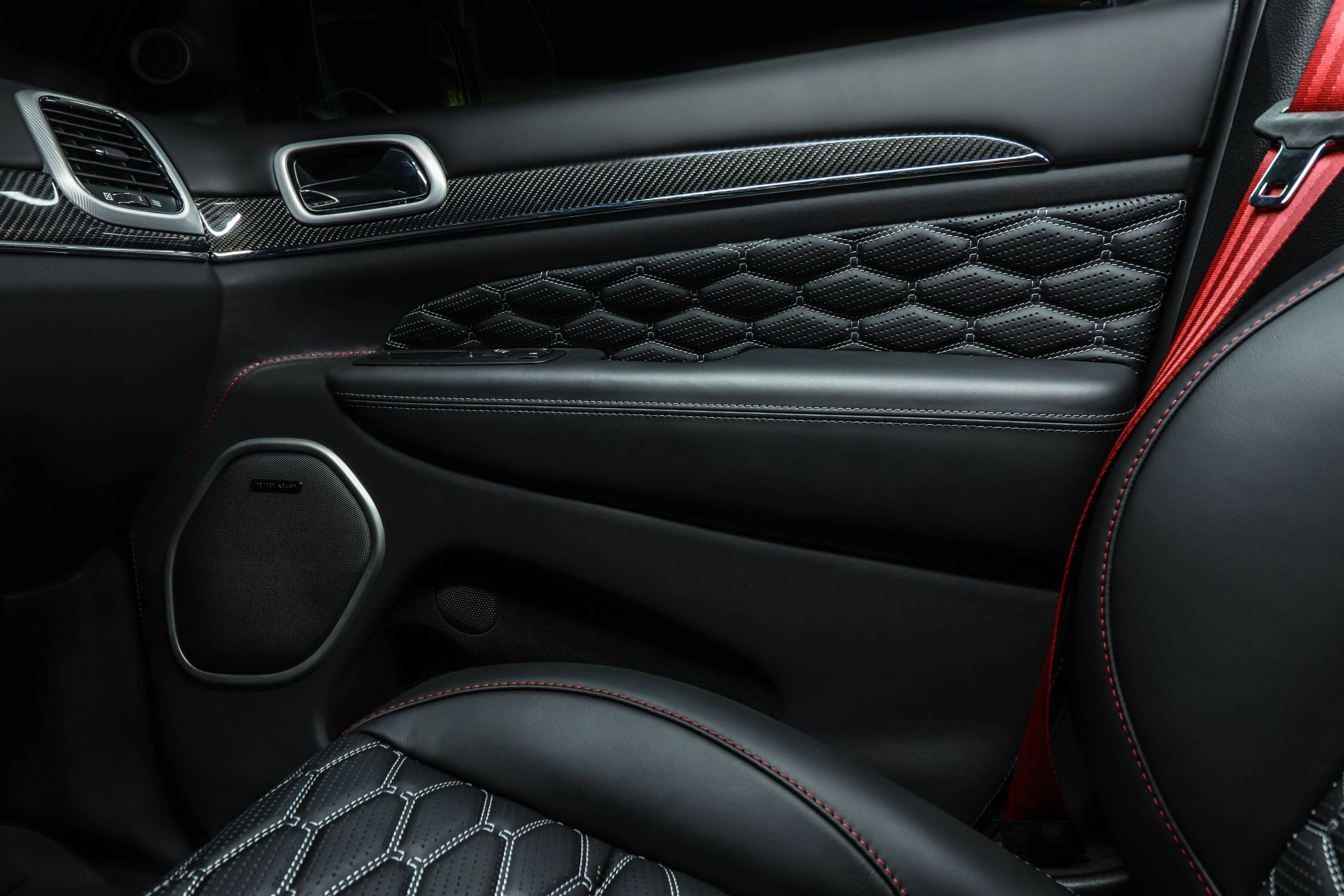 Jeep Owner Wanted Grand Cherokee SRT Gone, But Then Vilner Did This To The Interior