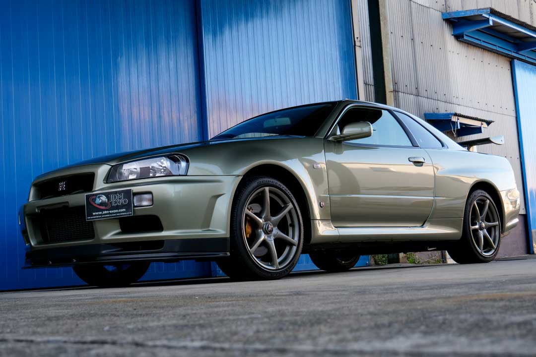 Very Low Mileage Nissan Skyline Gt R V Spec Ii Nur Goes For An Eye Watering 485 000 Carscoops