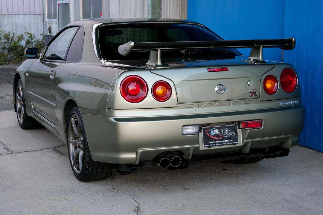 Very Low Mileage Nissan Skyline Gt R V Spec Ii Nur Goes For An Eye Watering 485 000 Carscoops