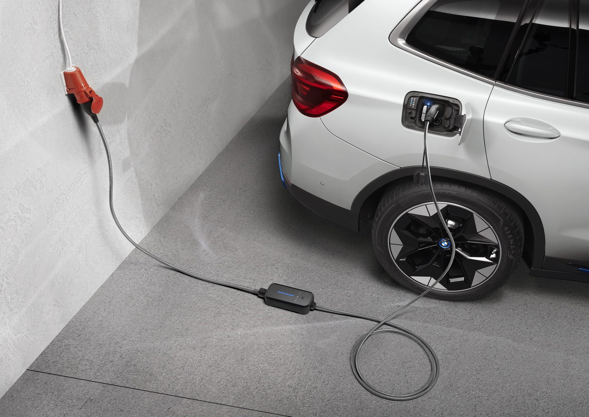 Fully Charging Your BMW PHEV’s Battery Could Spark A Fire
