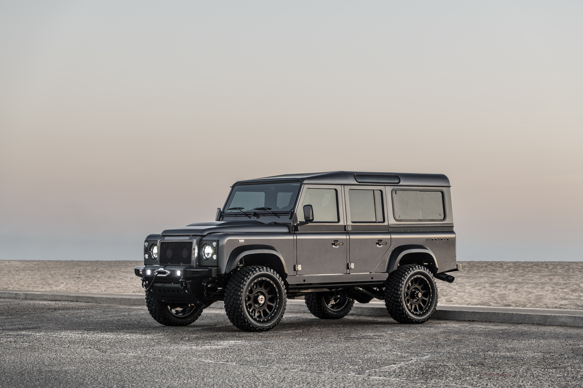 Himalaya’s ‘Summit Series’ Defender Is A 650 HP British Brute
