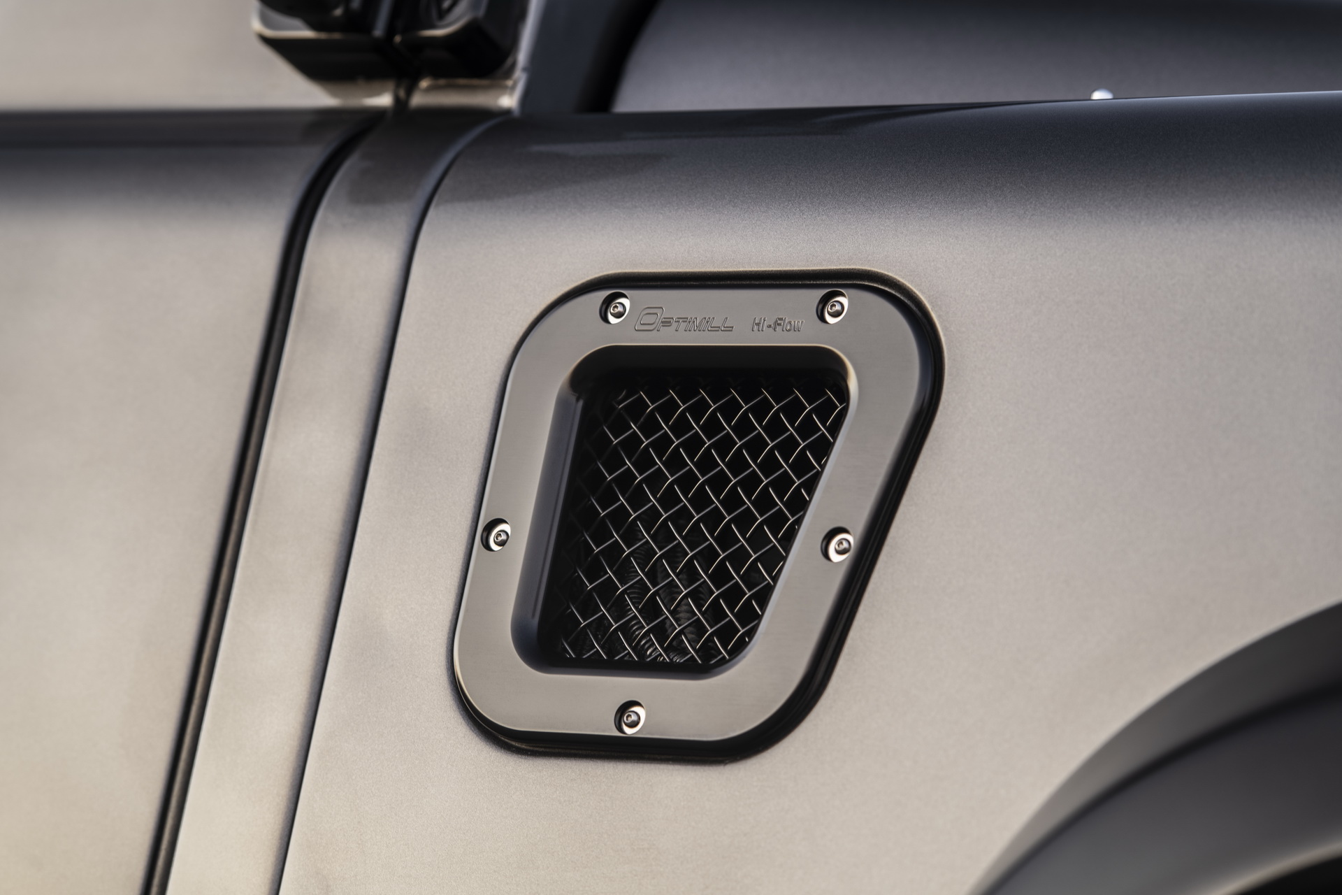 Himalaya’s ‘Summit Series’ Defender Is A 650 HP British Brute