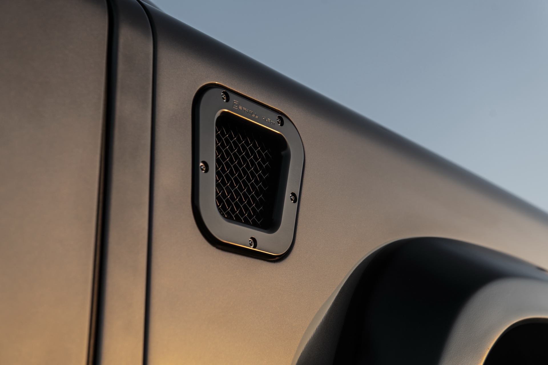 Himalaya’s ‘Summit Series’ Defender Is A 650 HP British Brute