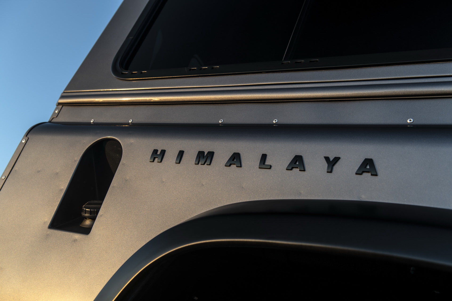 Himalaya’s ‘Summit Series’ Defender Is A 650 HP British Brute