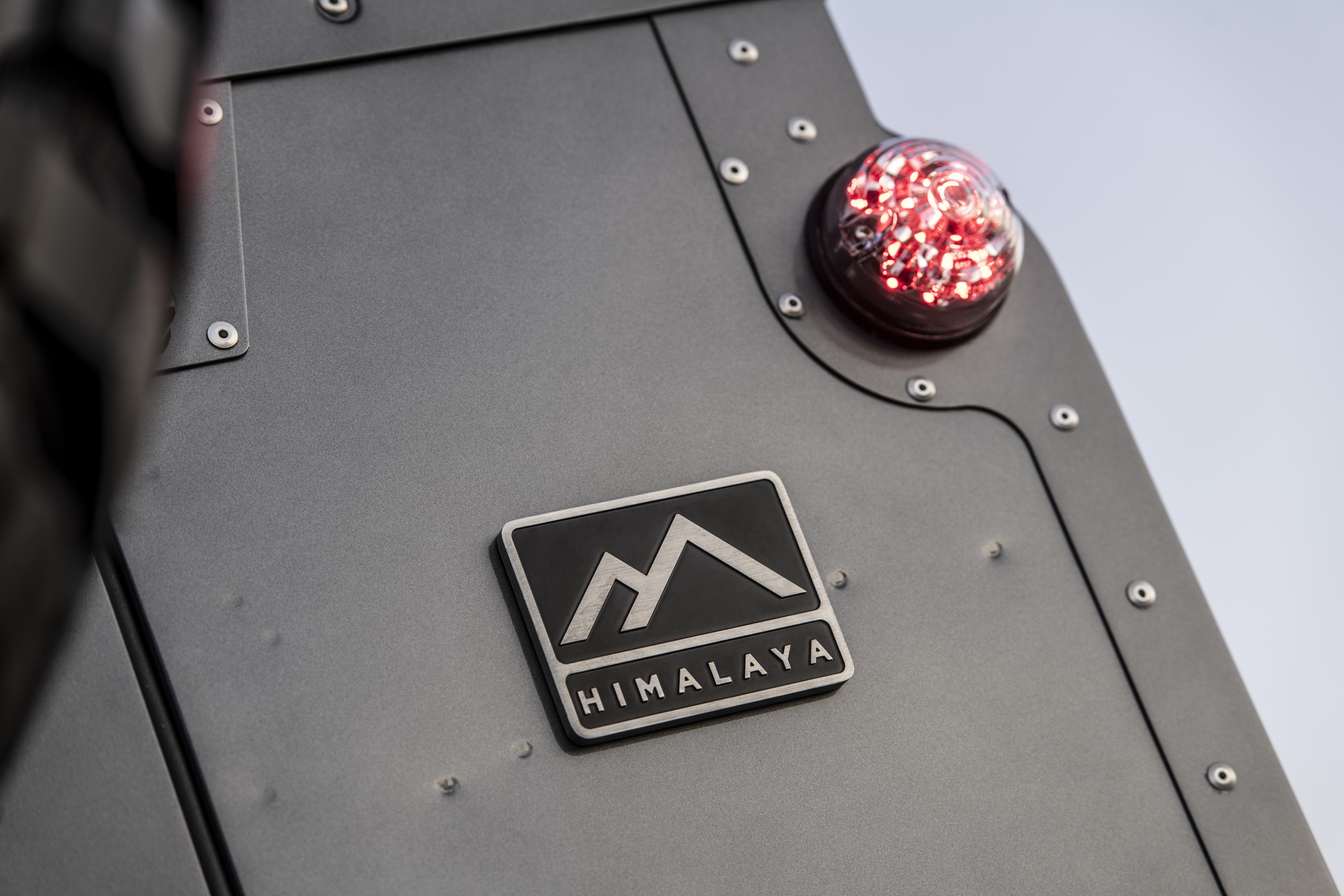 Himalaya’s ‘Summit Series’ Defender Is A 650 HP British Brute