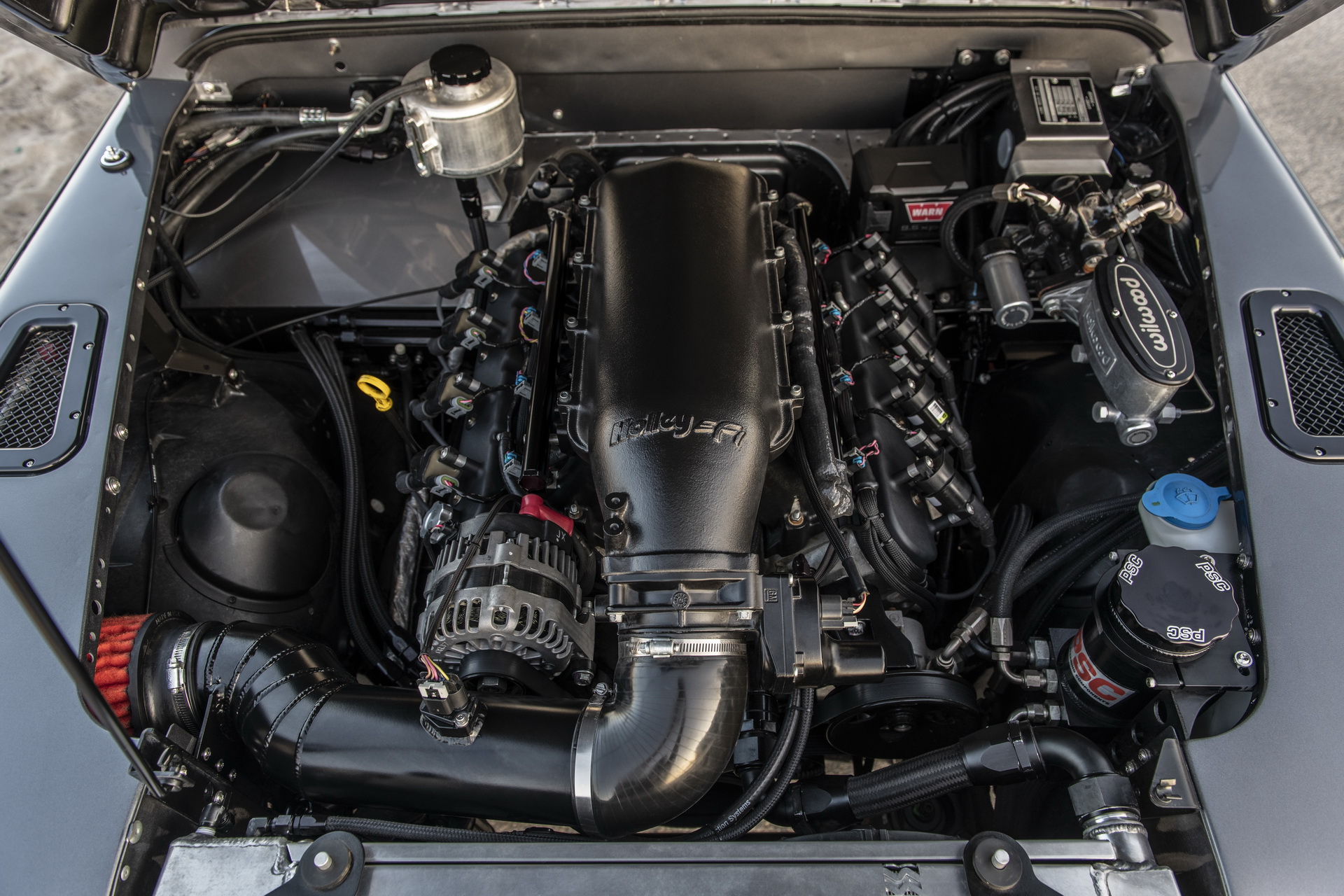 Himalaya’s ‘Summit Series’ Defender Is A 650 HP British Brute