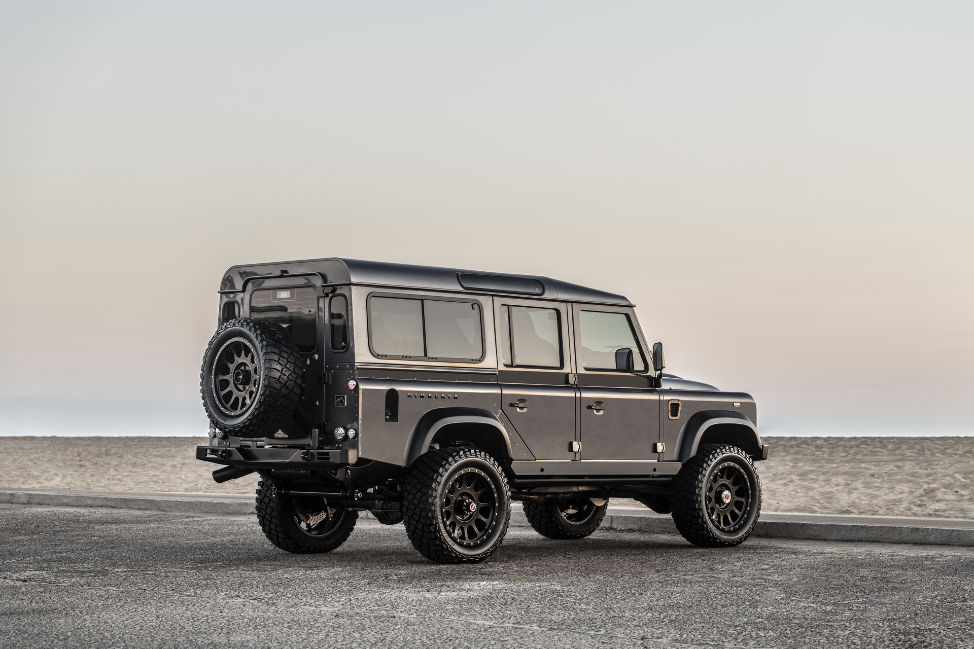 Himalaya’s ‘Summit Series’ Defender Is A 650 HP British Brute
