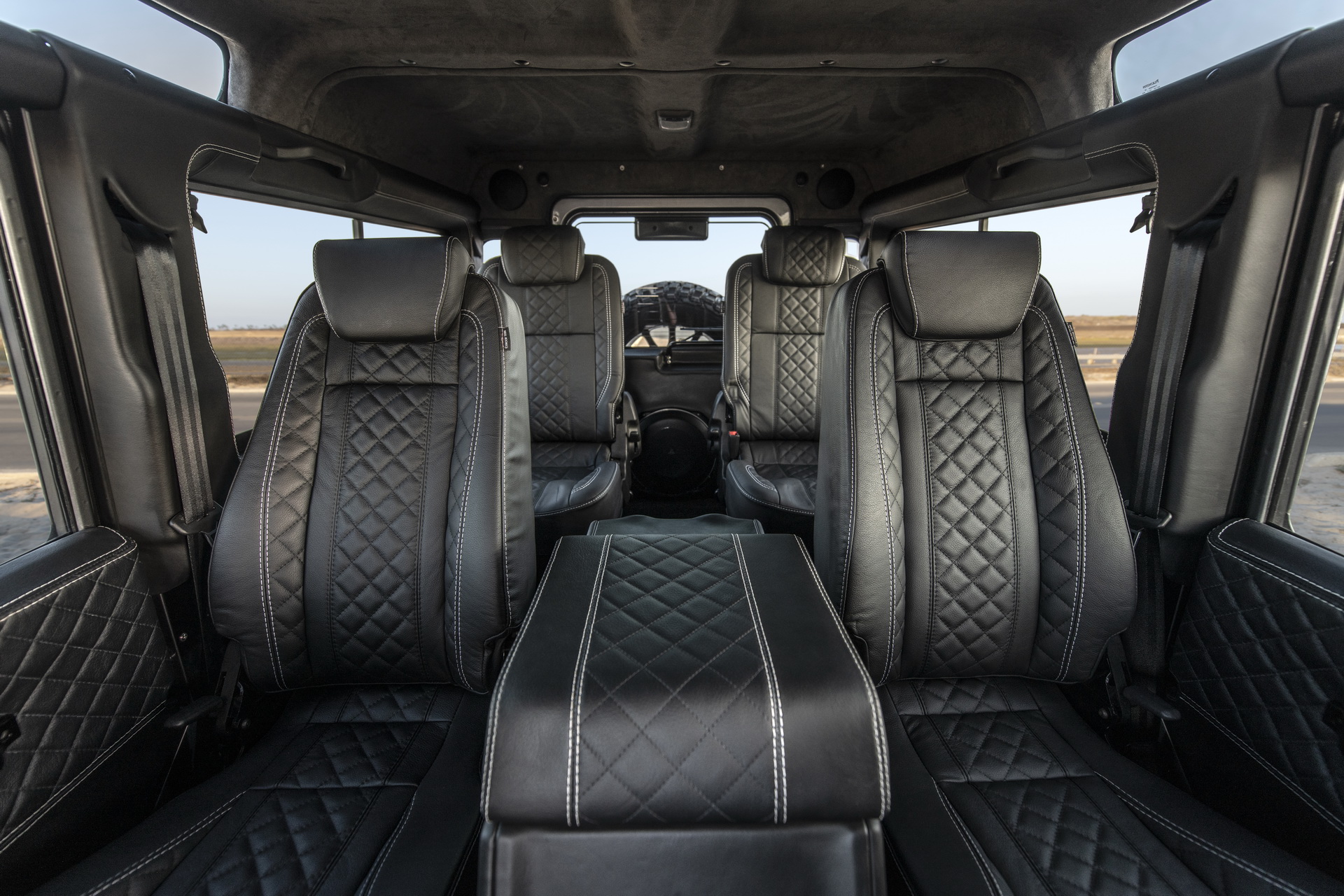 Himalaya’s ‘Summit Series’ Defender Is A 650 HP British Brute