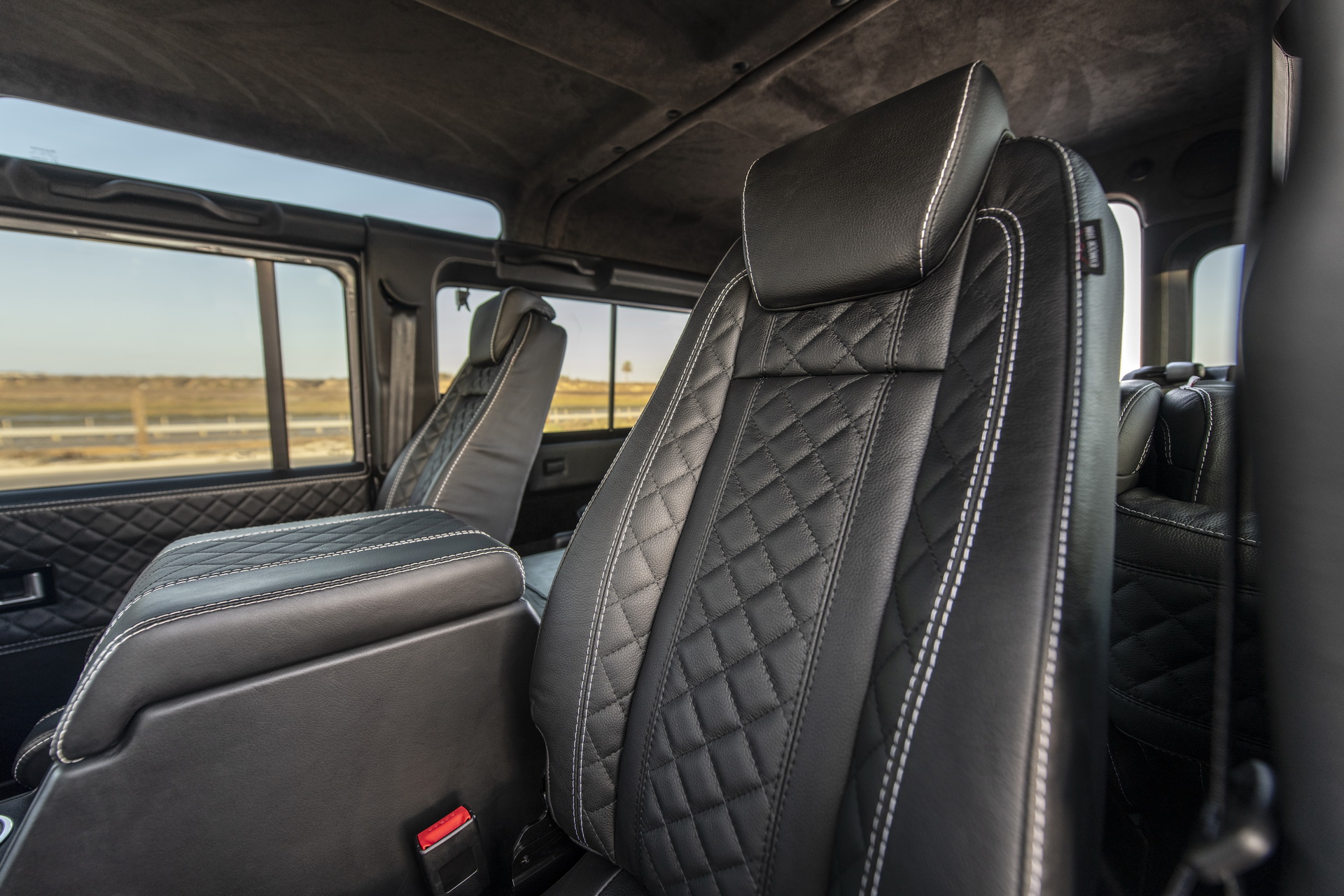 Himalaya’s ‘Summit Series’ Defender Is A 650 HP British Brute