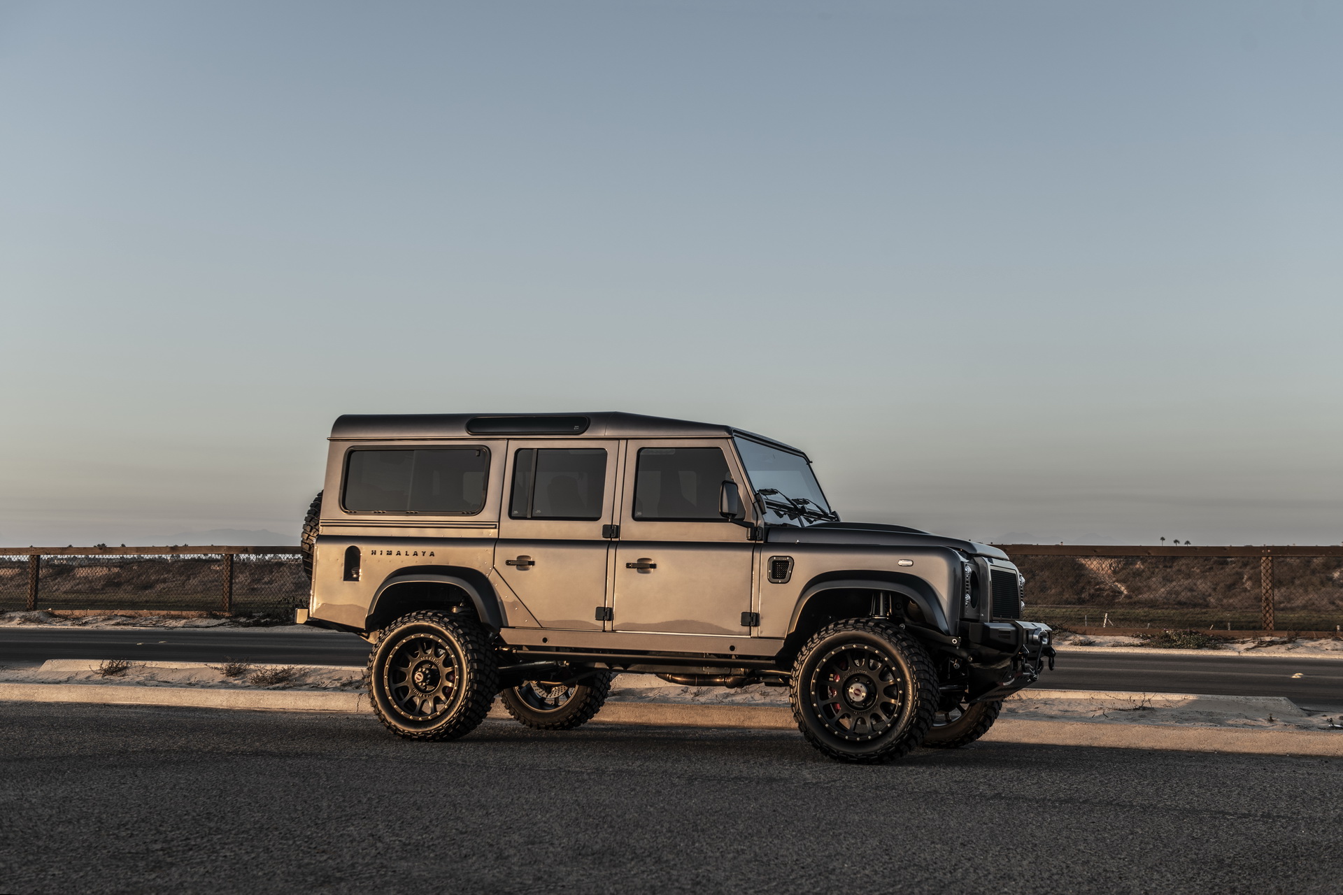Himalaya’s ‘Summit Series’ Defender Is A 650 HP British Brute