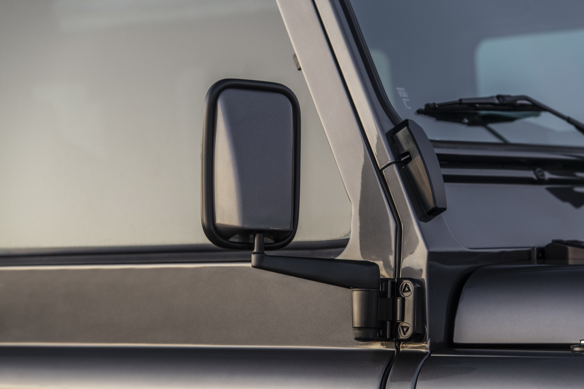 Himalaya’s ‘Summit Series’ Defender Is A 650 HP British Brute