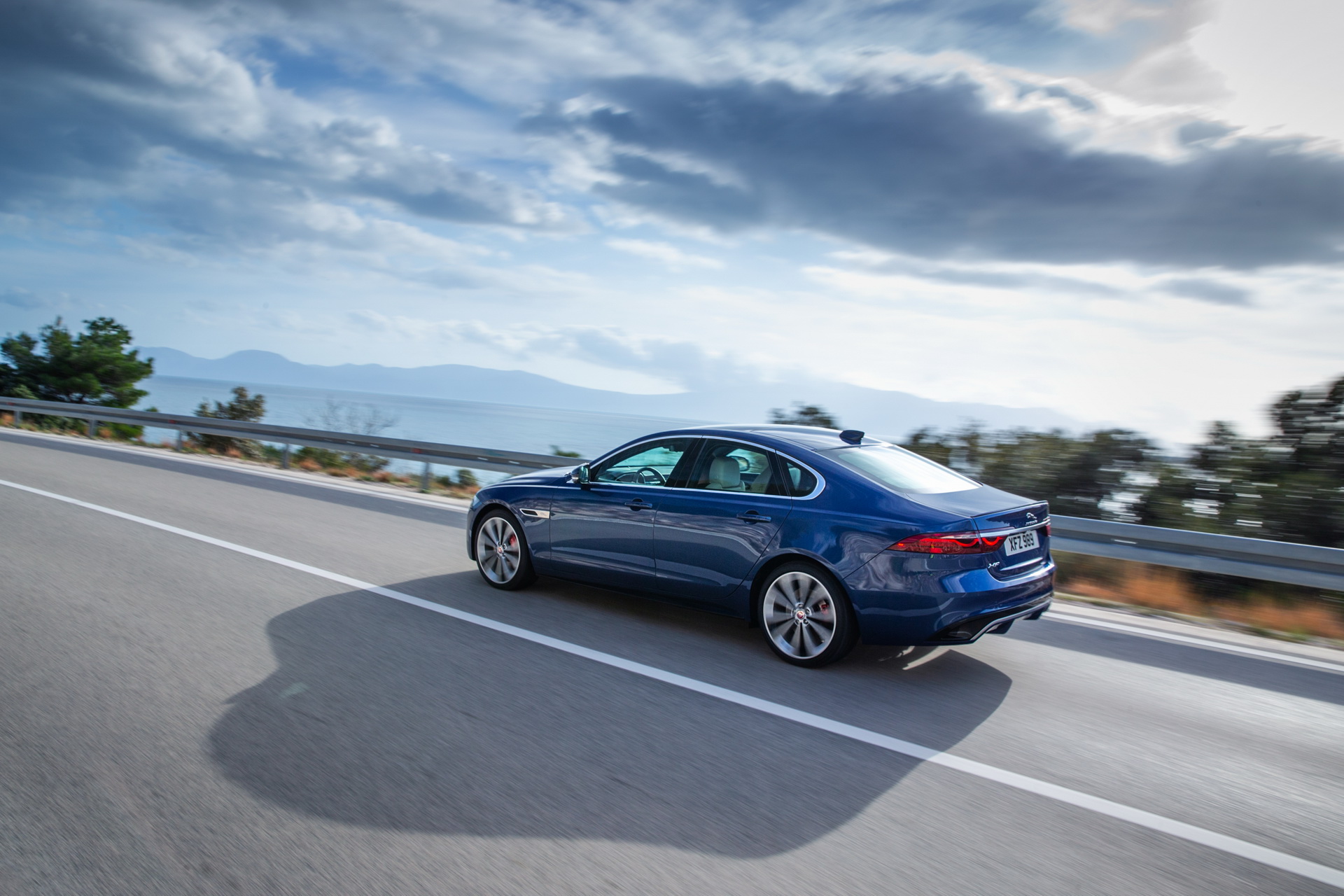 Jaguar Slashes Prices For The XF And XE In The UK To Rejuvenate Sales