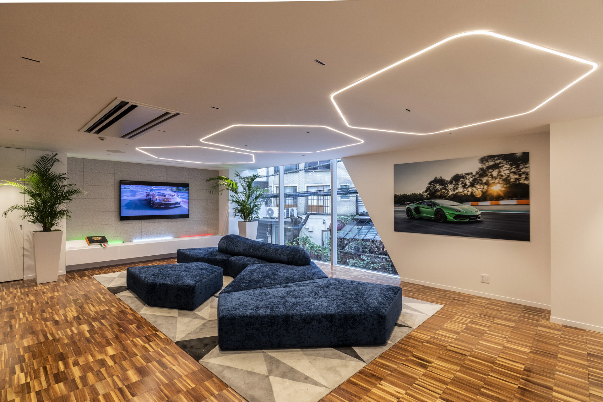 Bespoke Lamborghini Aventador S Gets New Attire From Fashion Designer