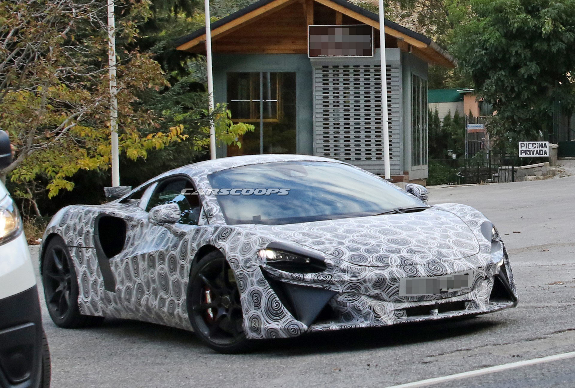 Next-Gen McLaren Hybrid Supercar Getting 600+ HP PHEV V6